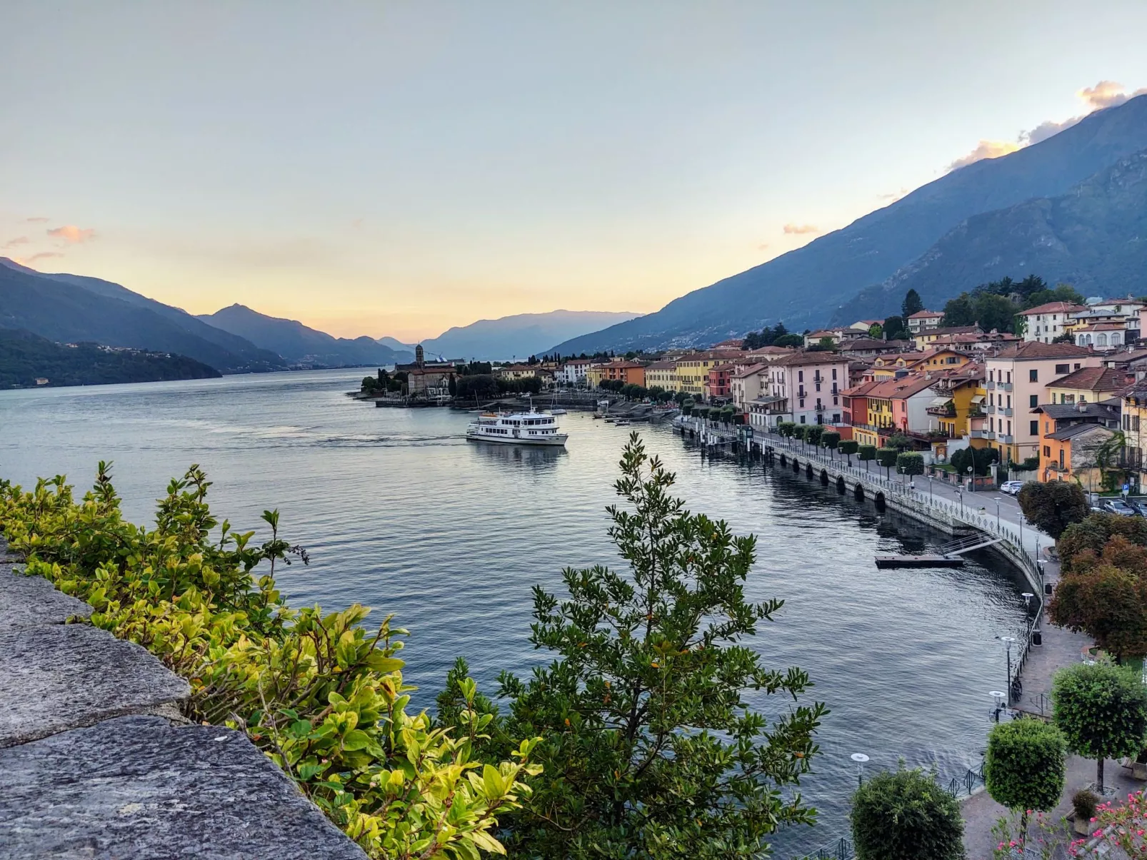 Riflesso del lago-Area