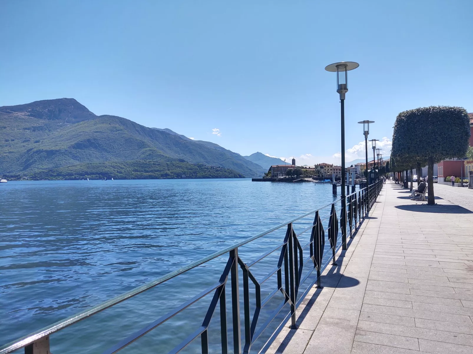 Riflesso del lago-Area
