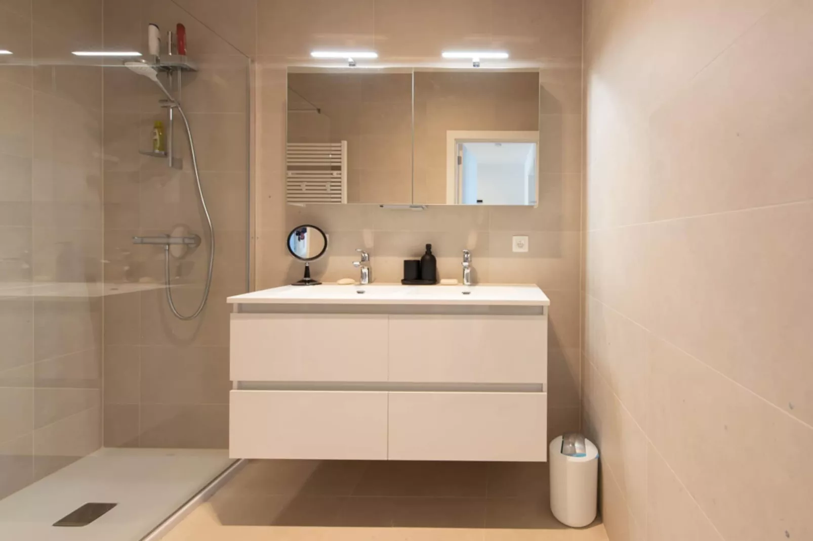 Sky Bridge-Bathroom