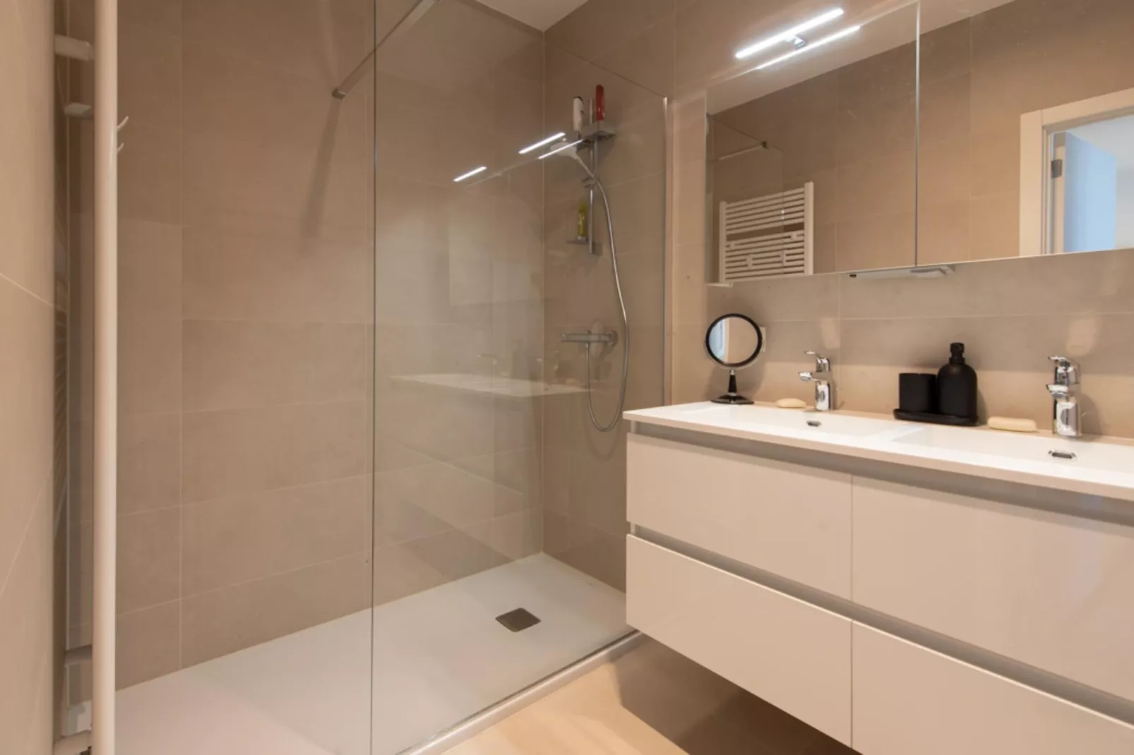 Sky Bridge-Bathroom