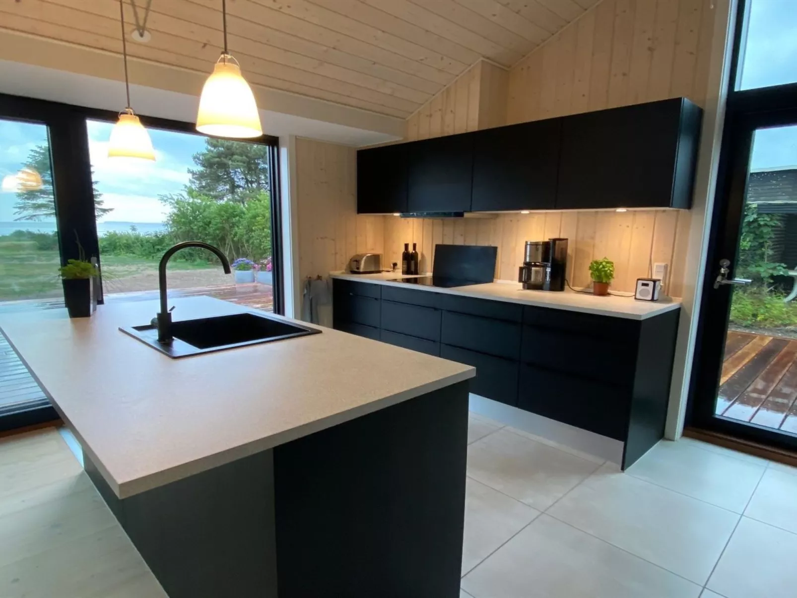 "Viveke" - 10m from the sea-Inside