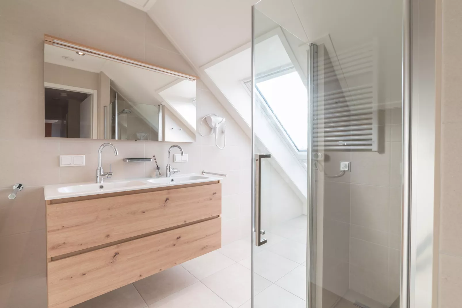 12 persoons Stadvilla met Jacuzzi-Salle de bain