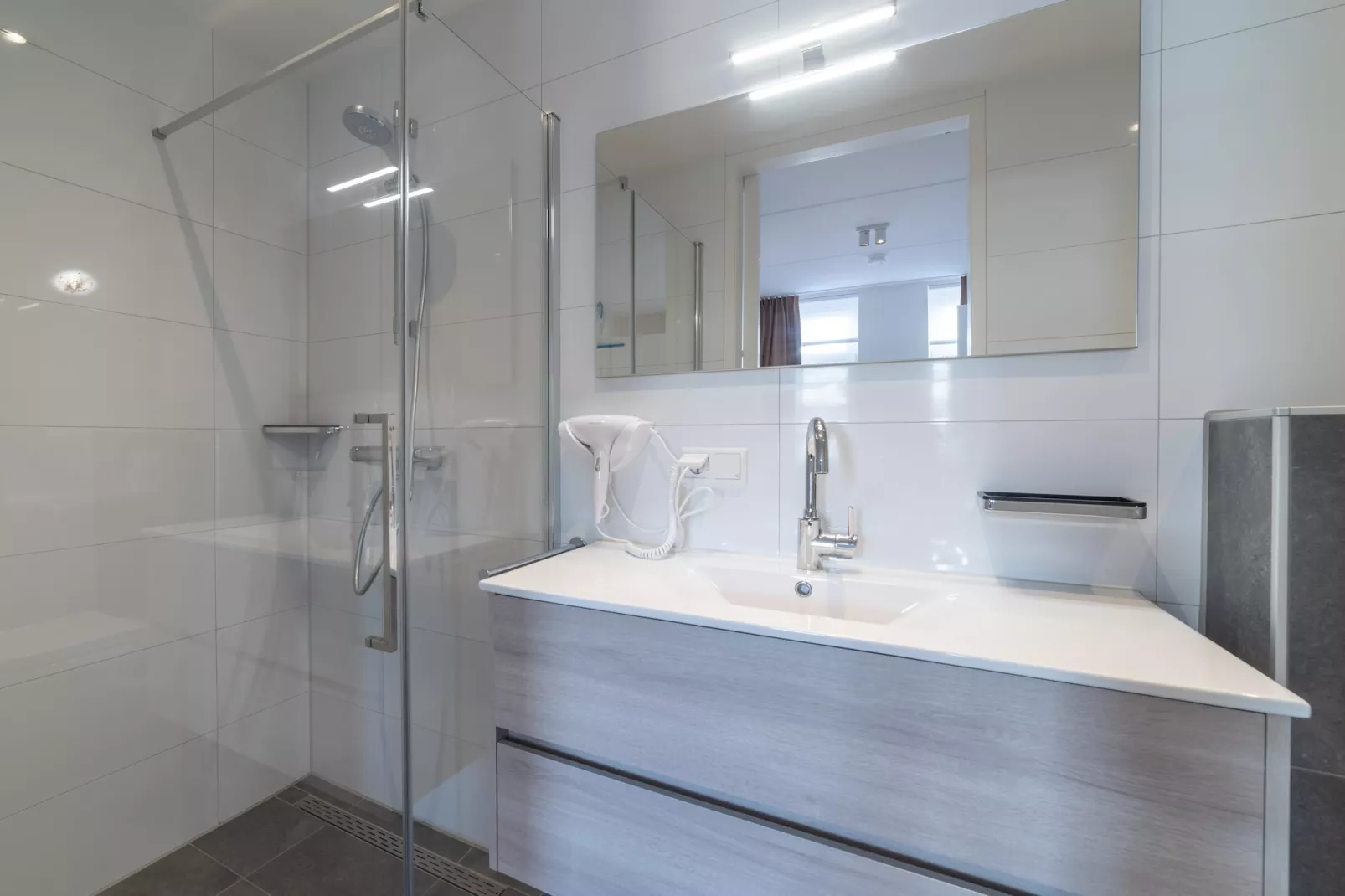 12 persoons Stadvilla met Jacuzzi-Salle de bain
