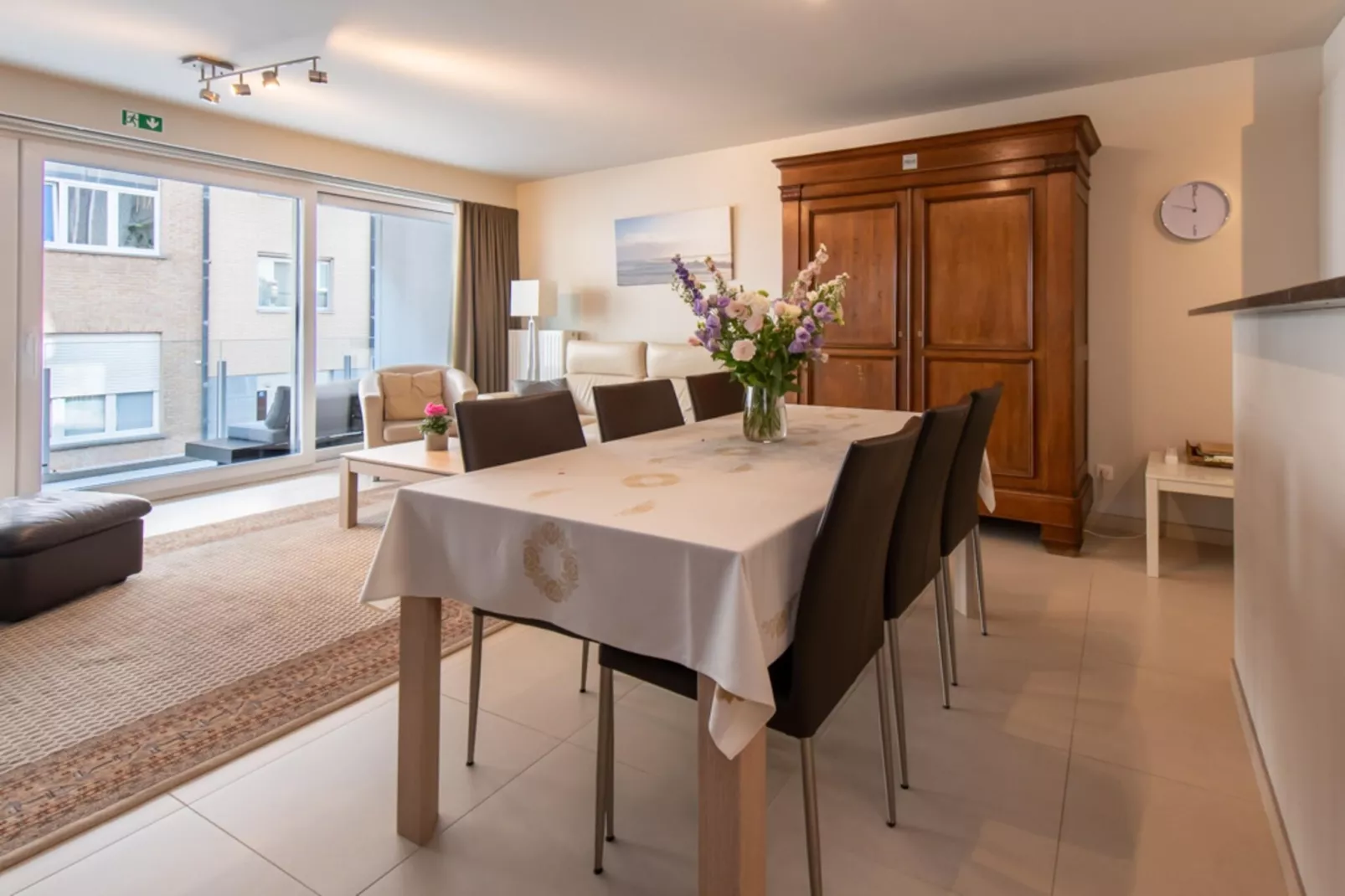 Triton 1-Dining room