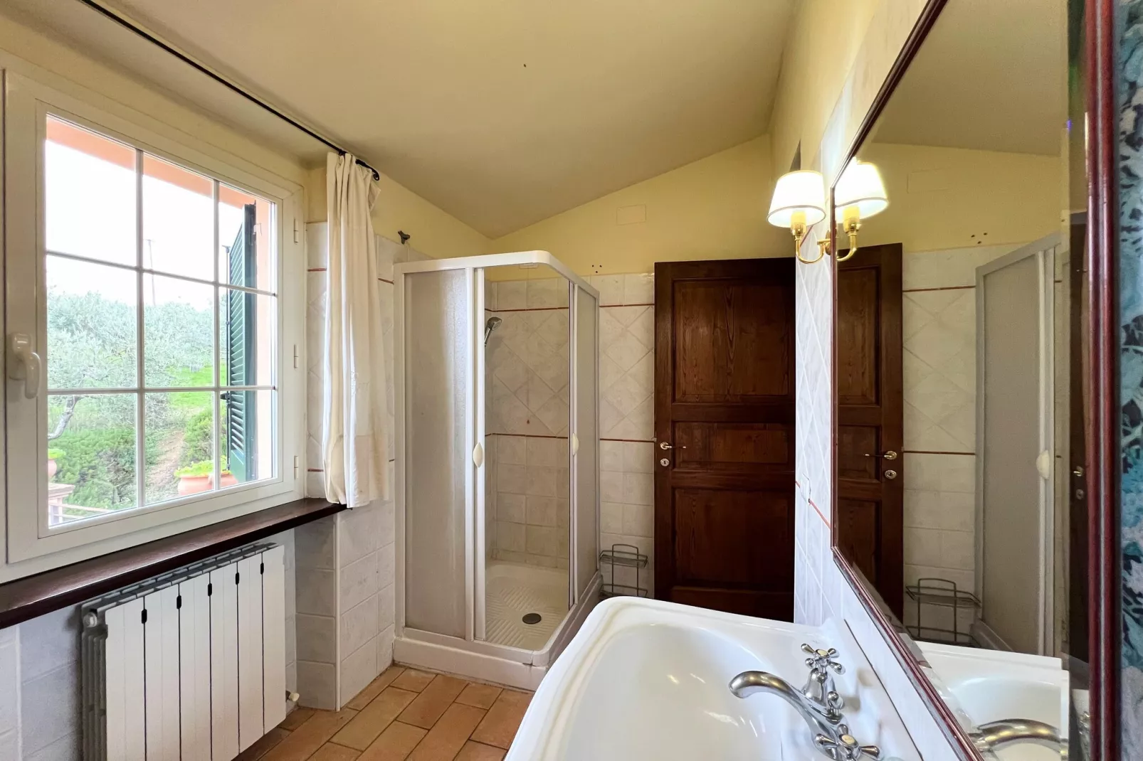 Sagrantino-Bathroom