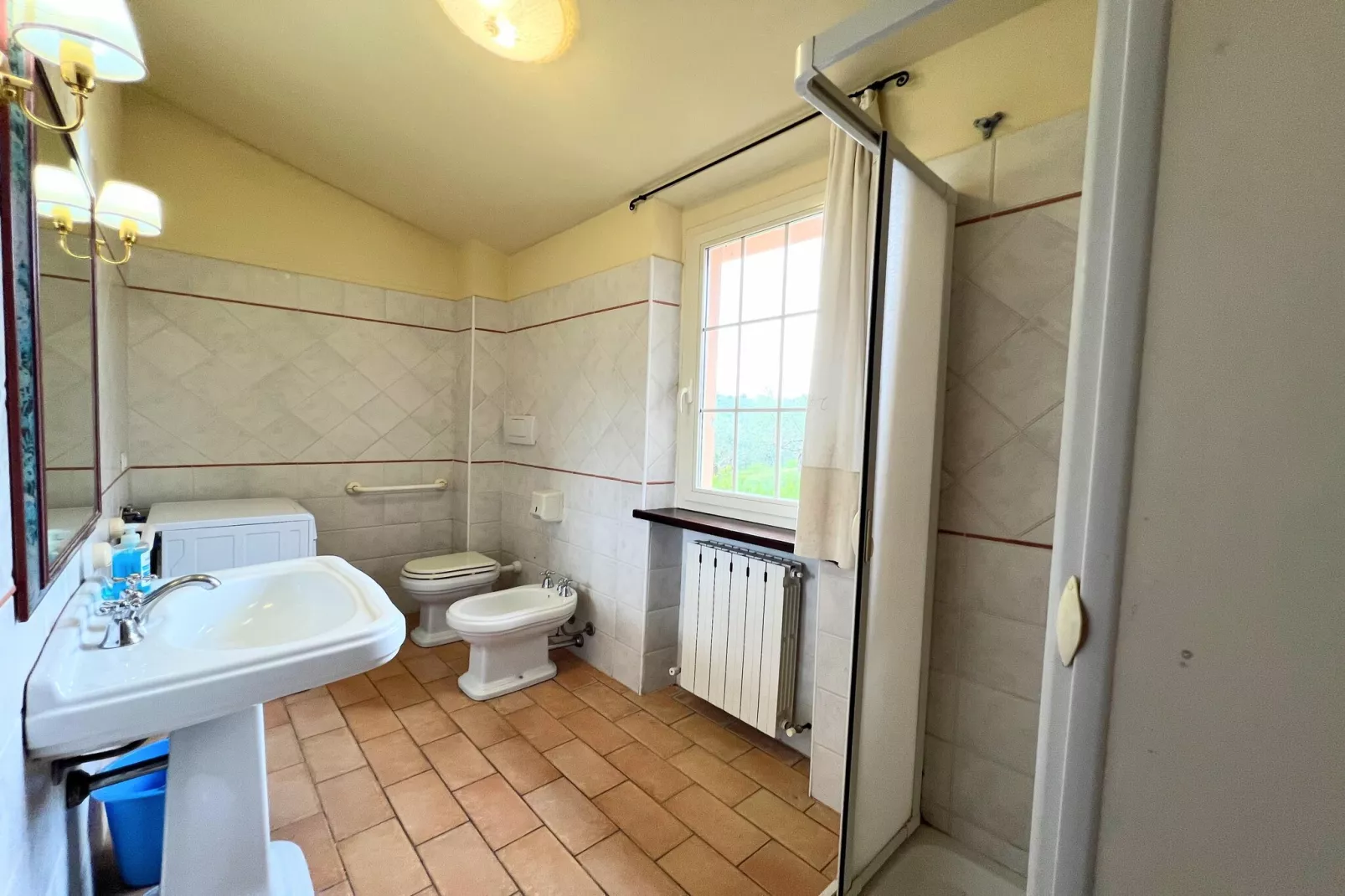 Sagrantino-Bathroom