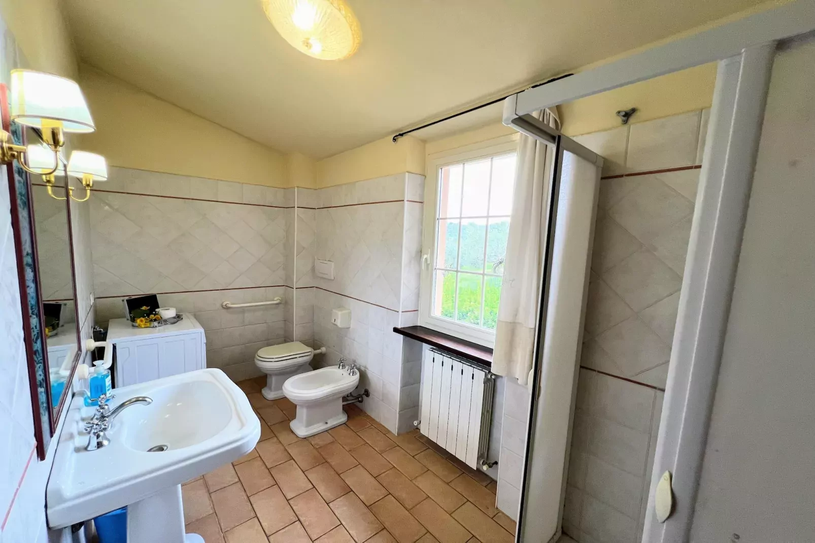 Sagrantino-Bathroom