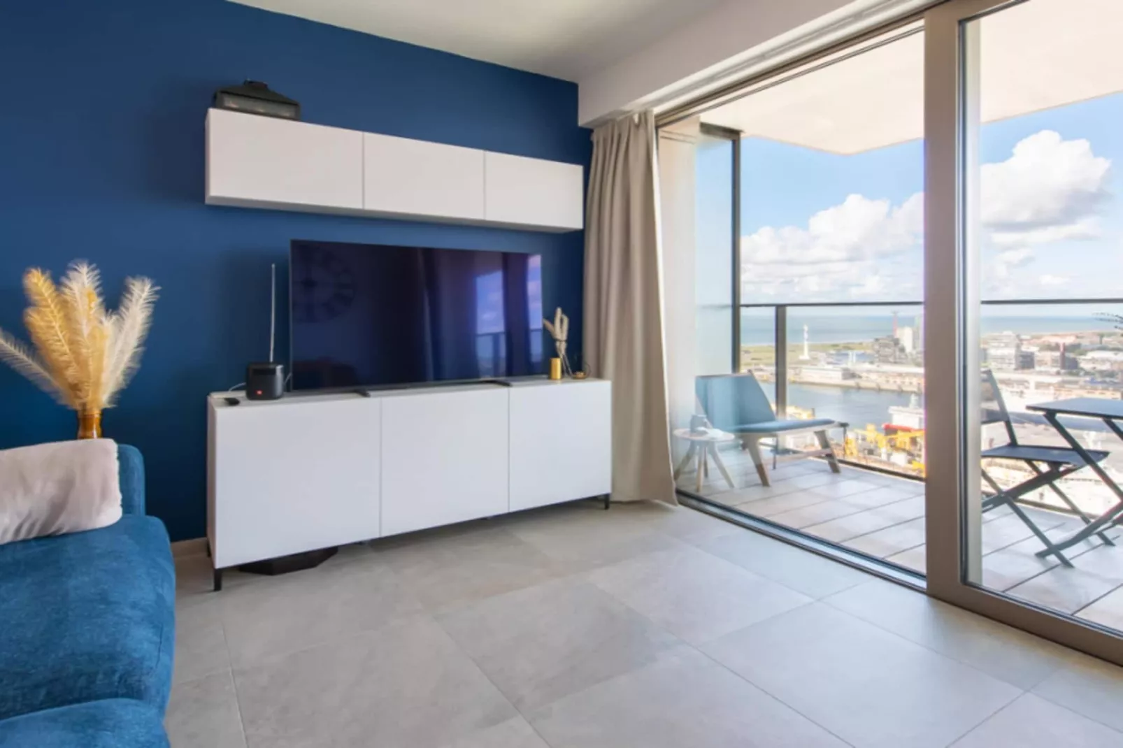 SKY TOWER ONE-Living room