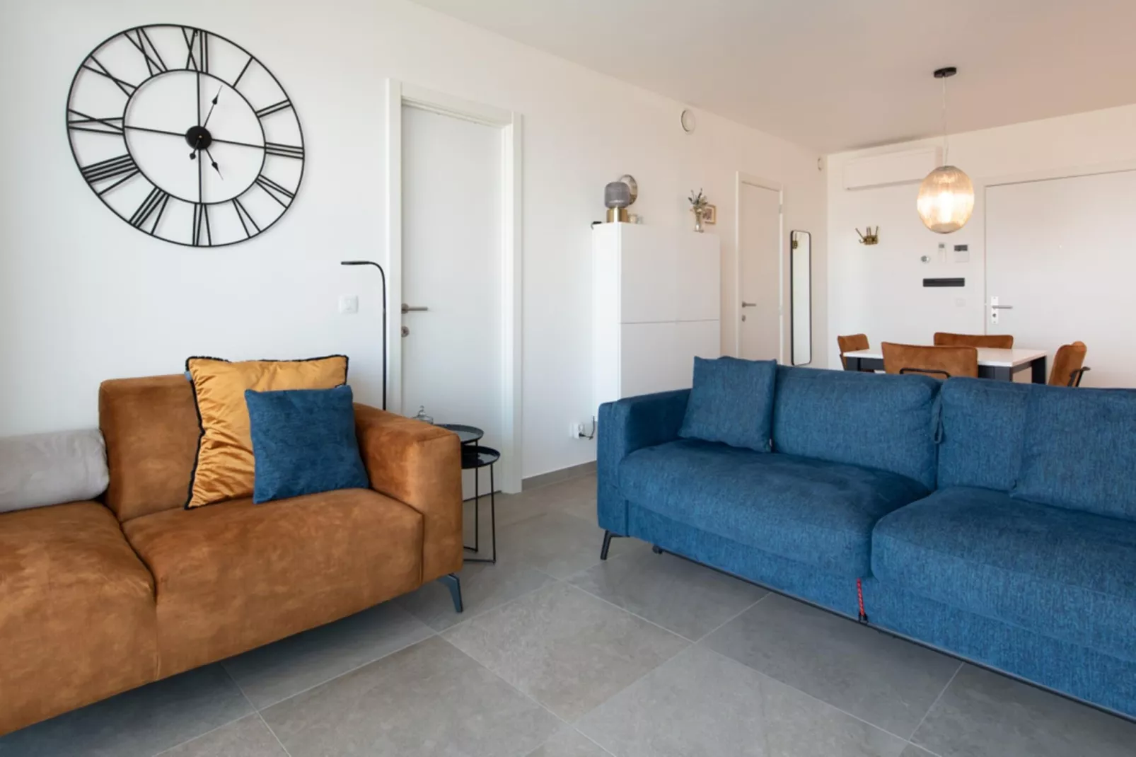 SKY TOWER ONE-Living room