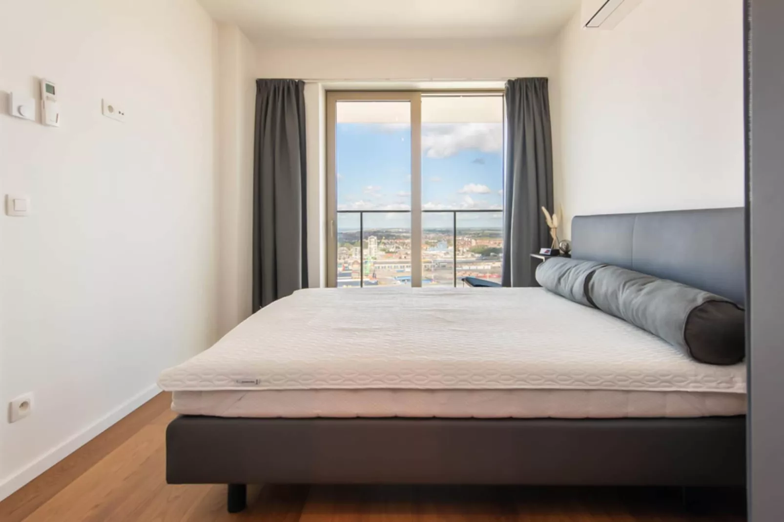 SKY TOWER ONE-Bedroom