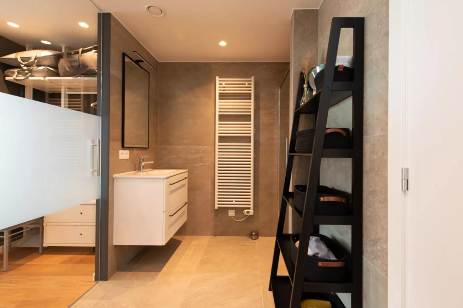 SKY TOWER ONE-Bathroom