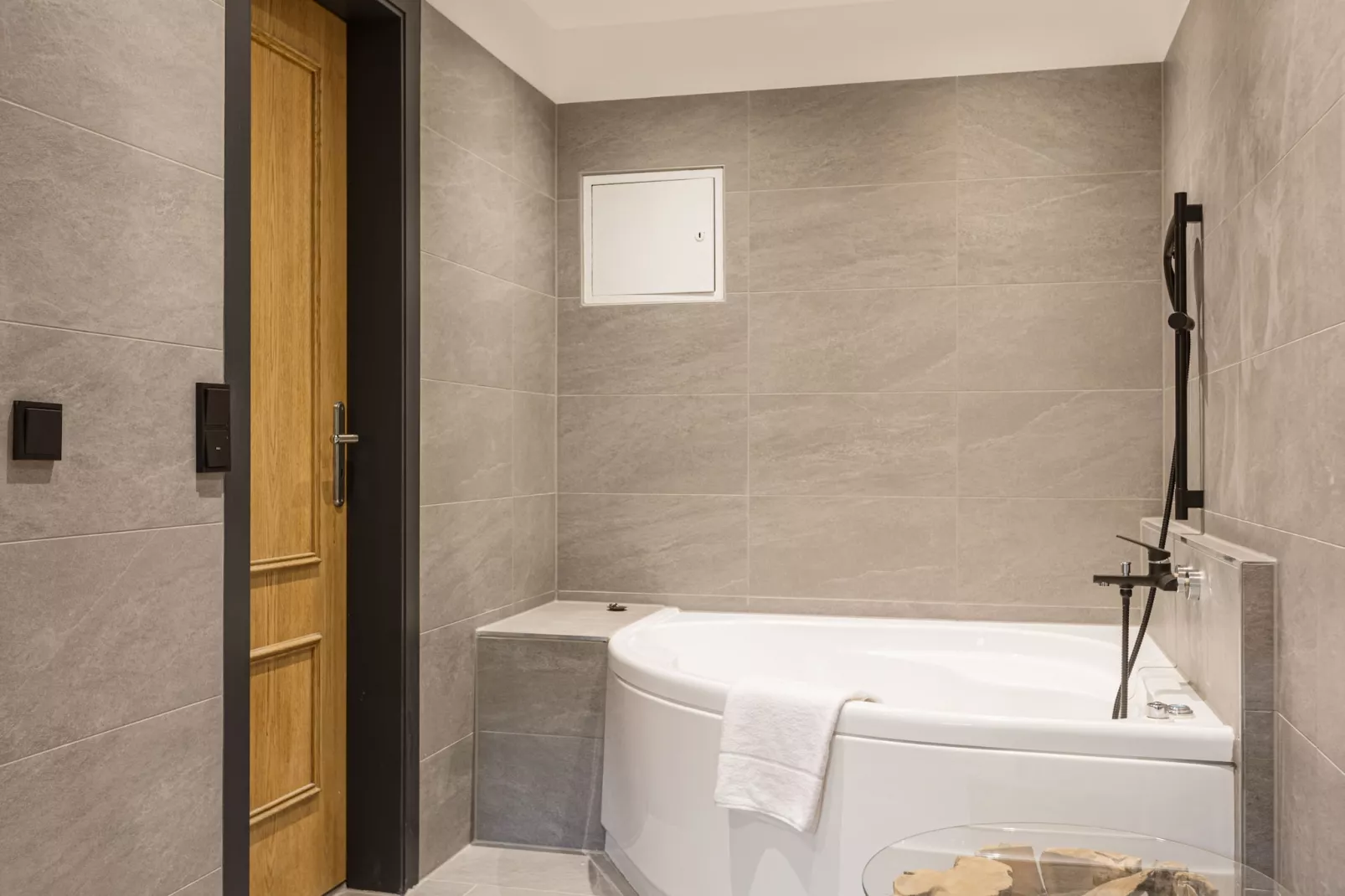 Saalbach Suite 6-Bathroom