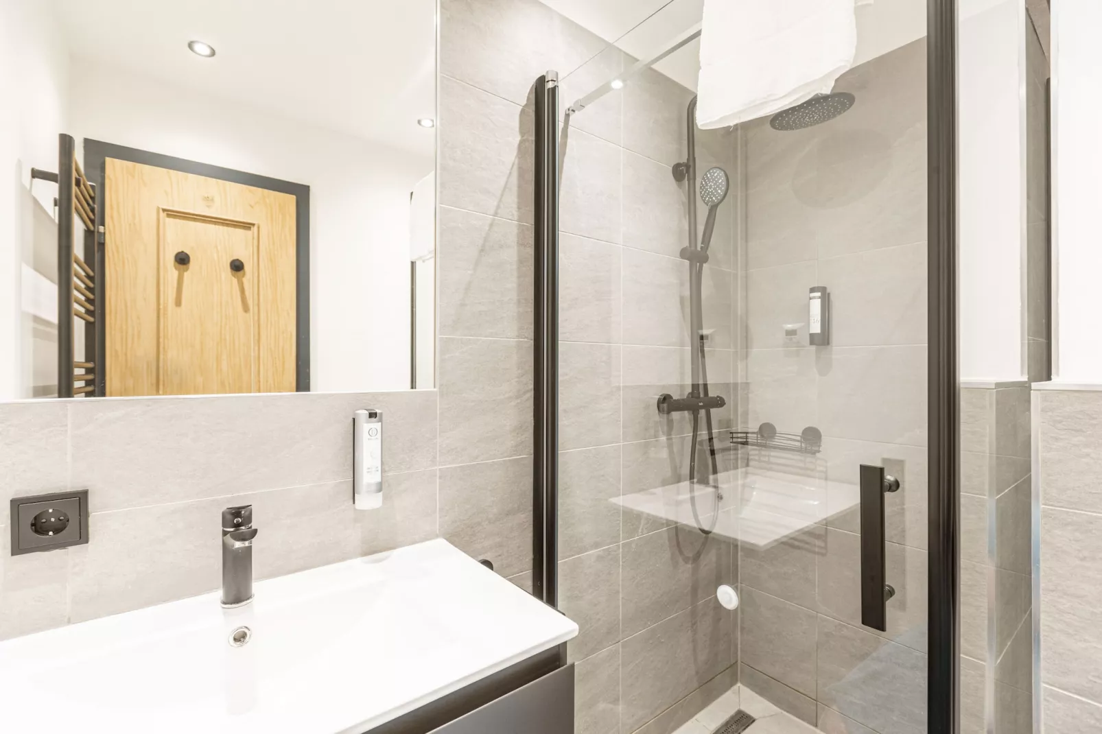 Saalbach Suite 6-Bathroom
