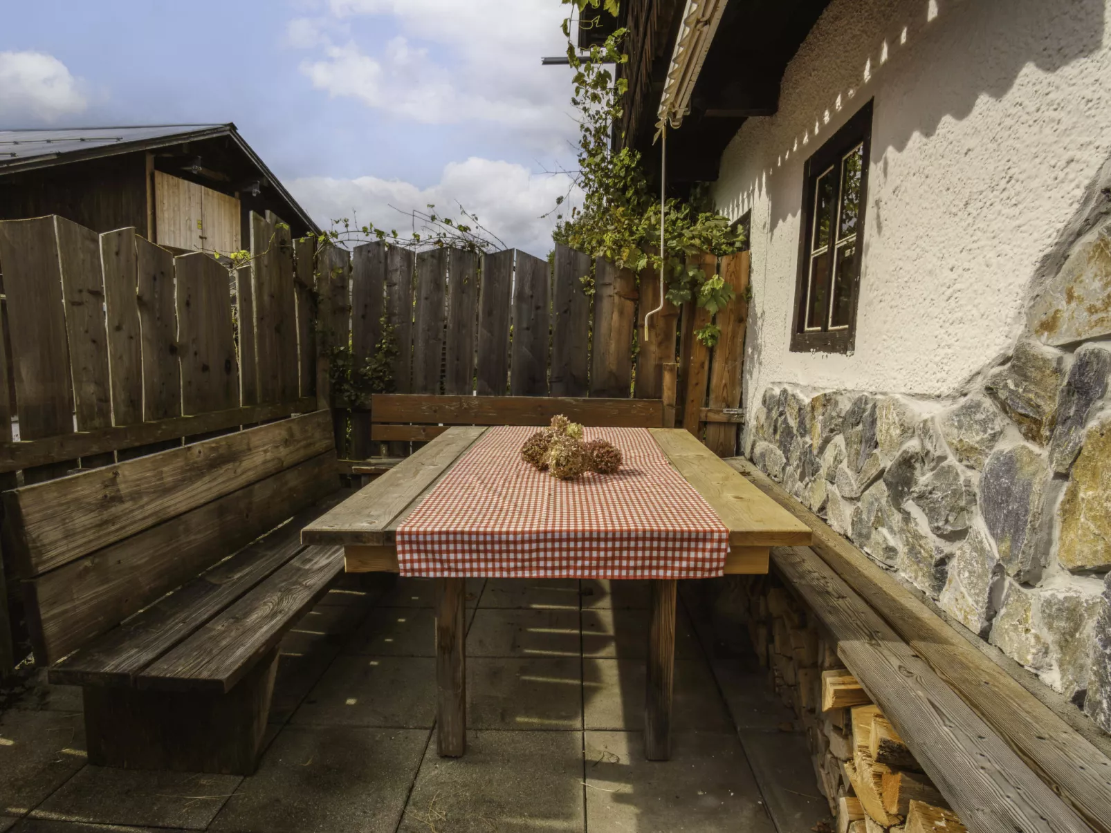 Lehen-Outside