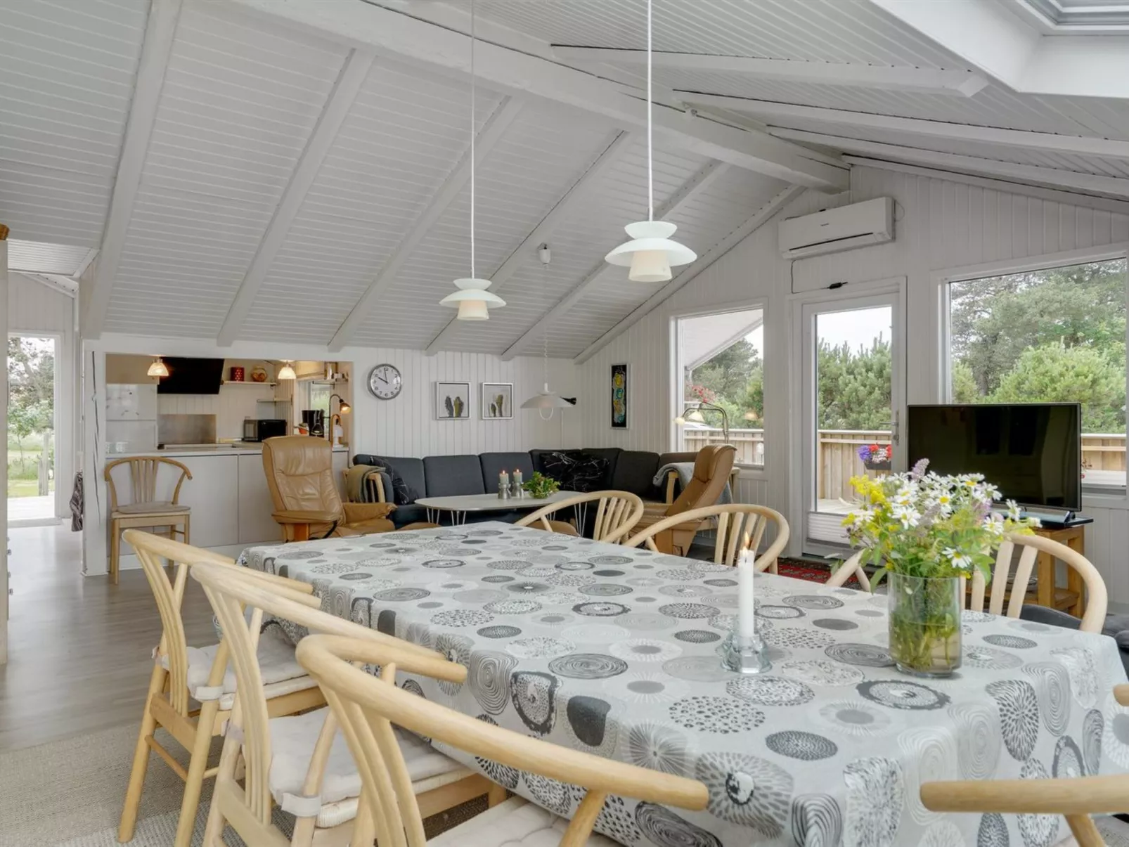 "Arlette" - 1.8km from the sea-Inside