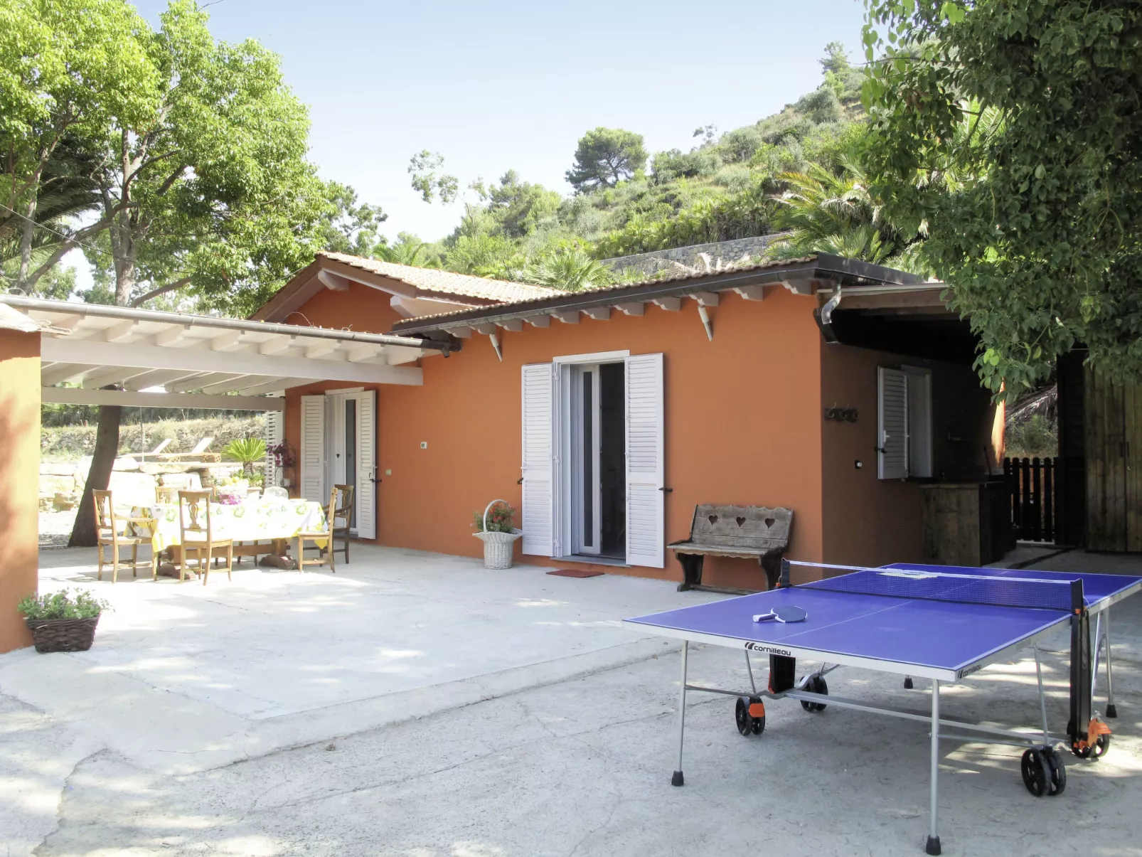 Villa Miró-Outside