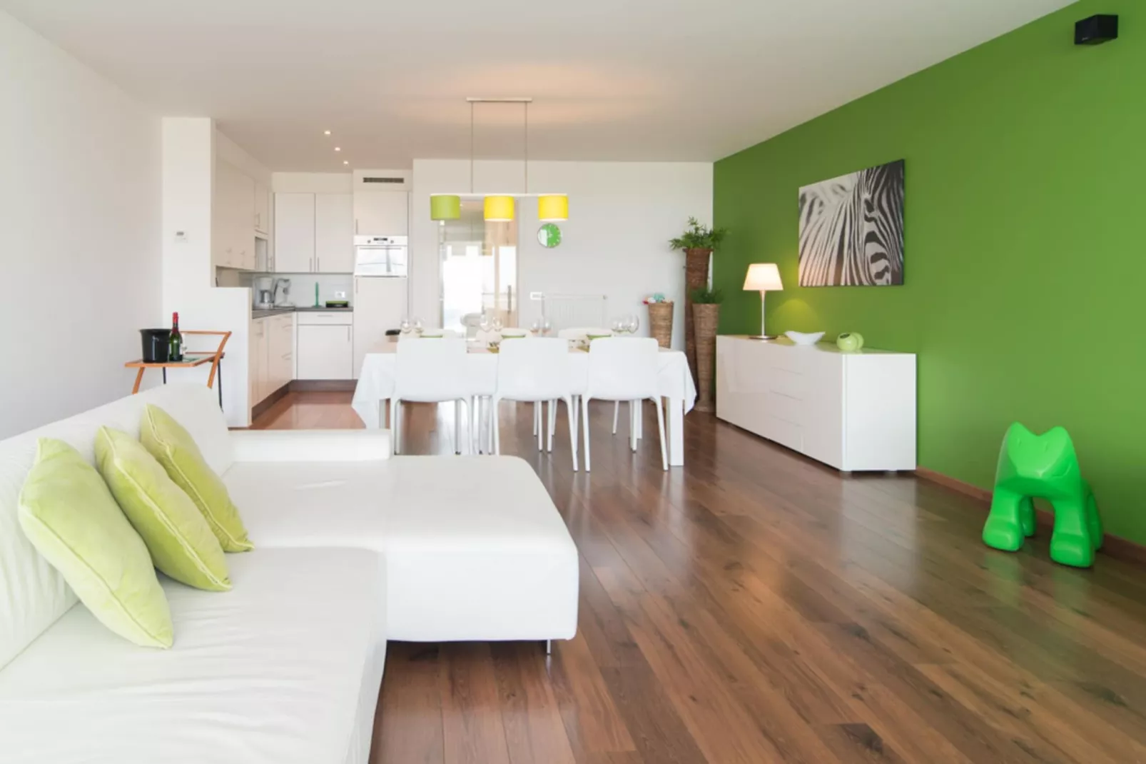 Infinity 1-Living room