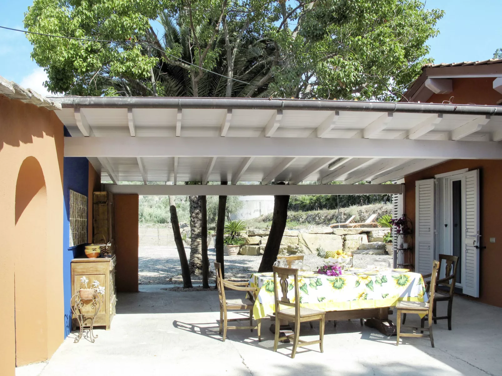 Villa Miró-Outside