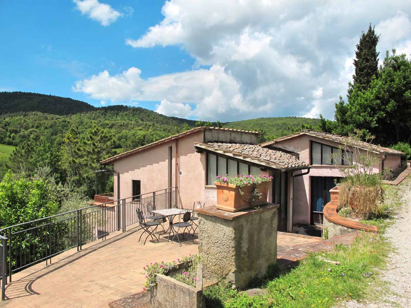 Le Sodole - Papavero e Pervinca-Outside
