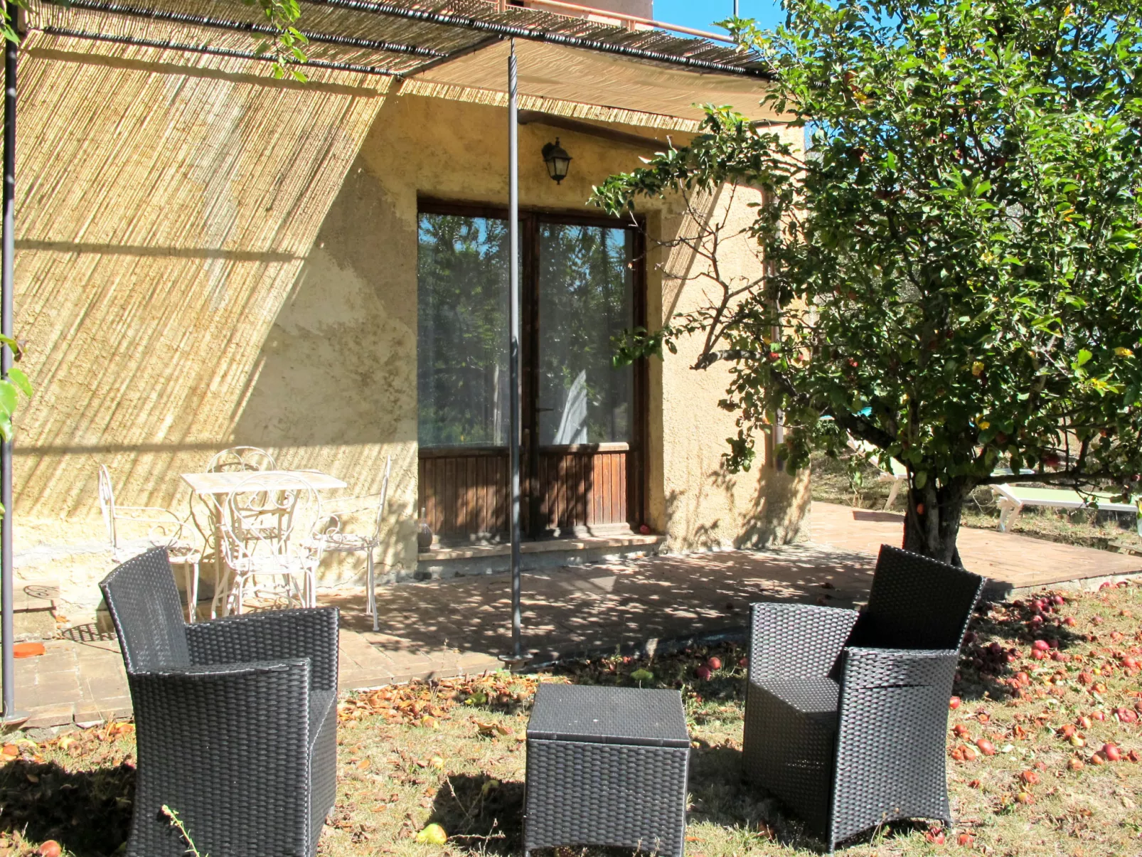 Le Sodole - Papavero e Pervinca-Outside