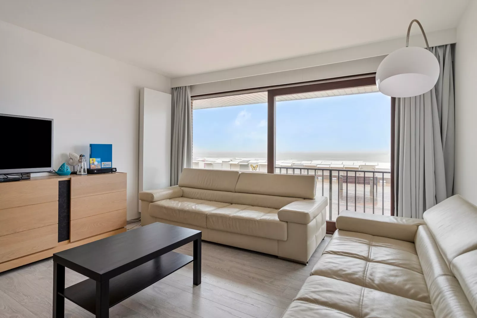 E0-Living room