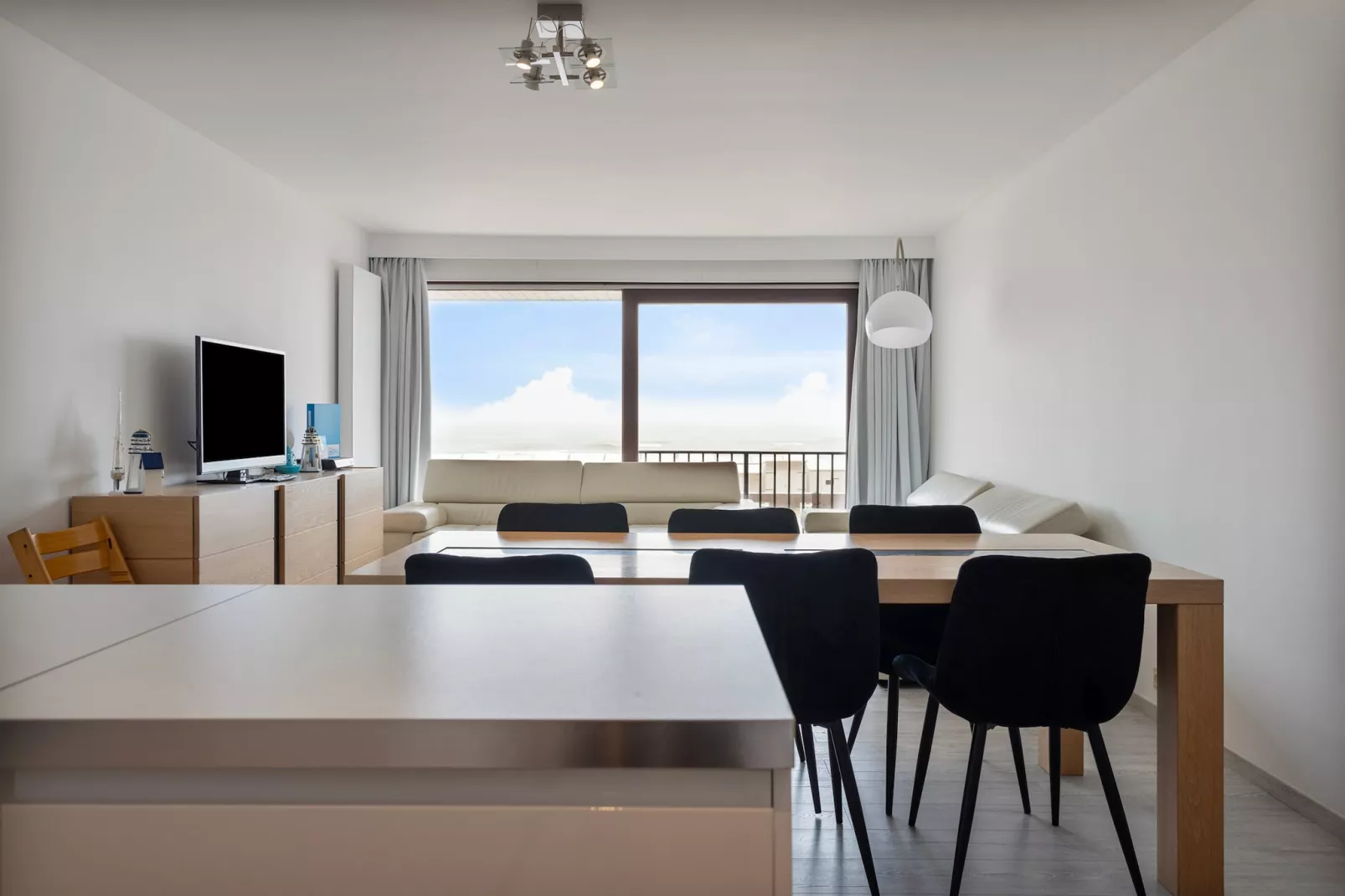 E0-Dining room