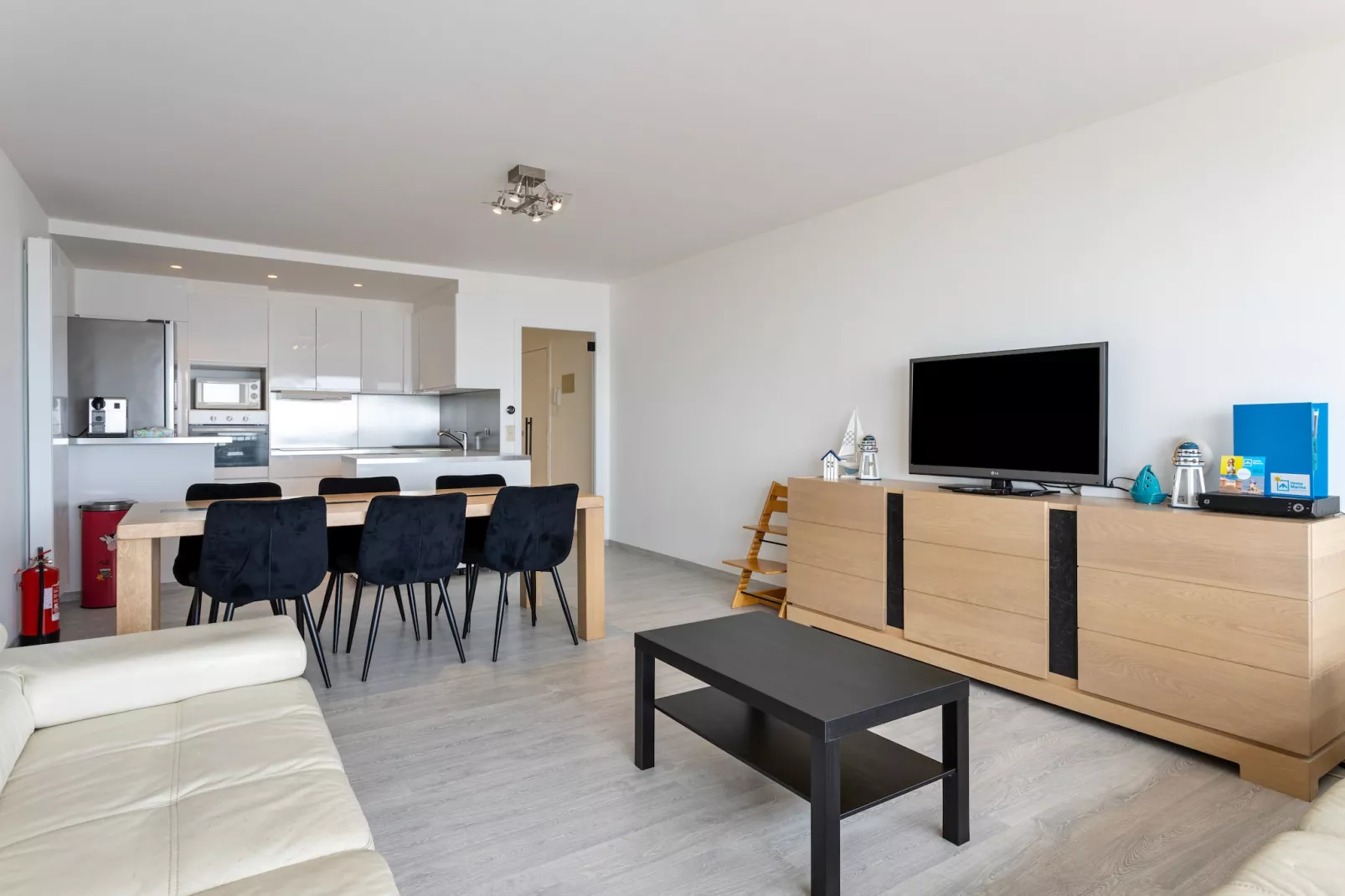 E0-Living room