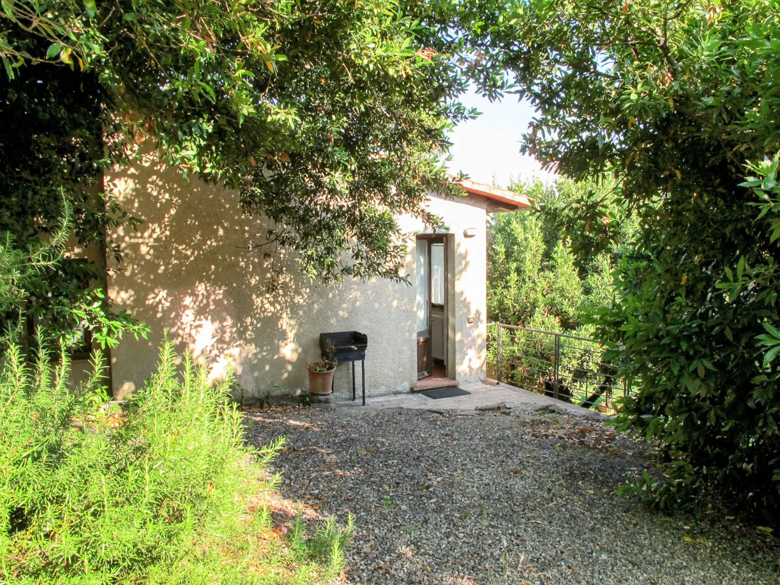 Le Sodole - Papavero e Pervinca-Outside