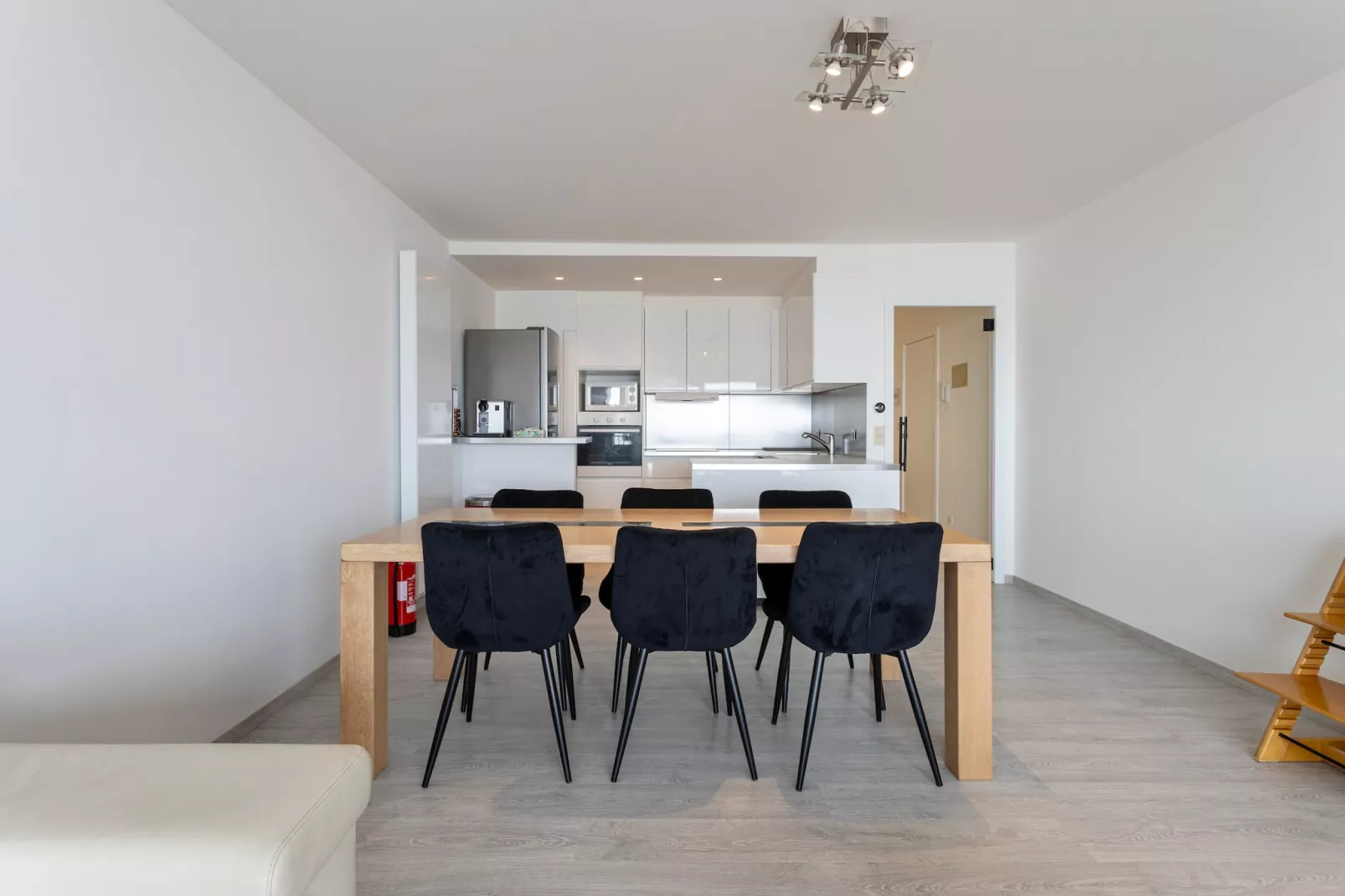E0-Dining room