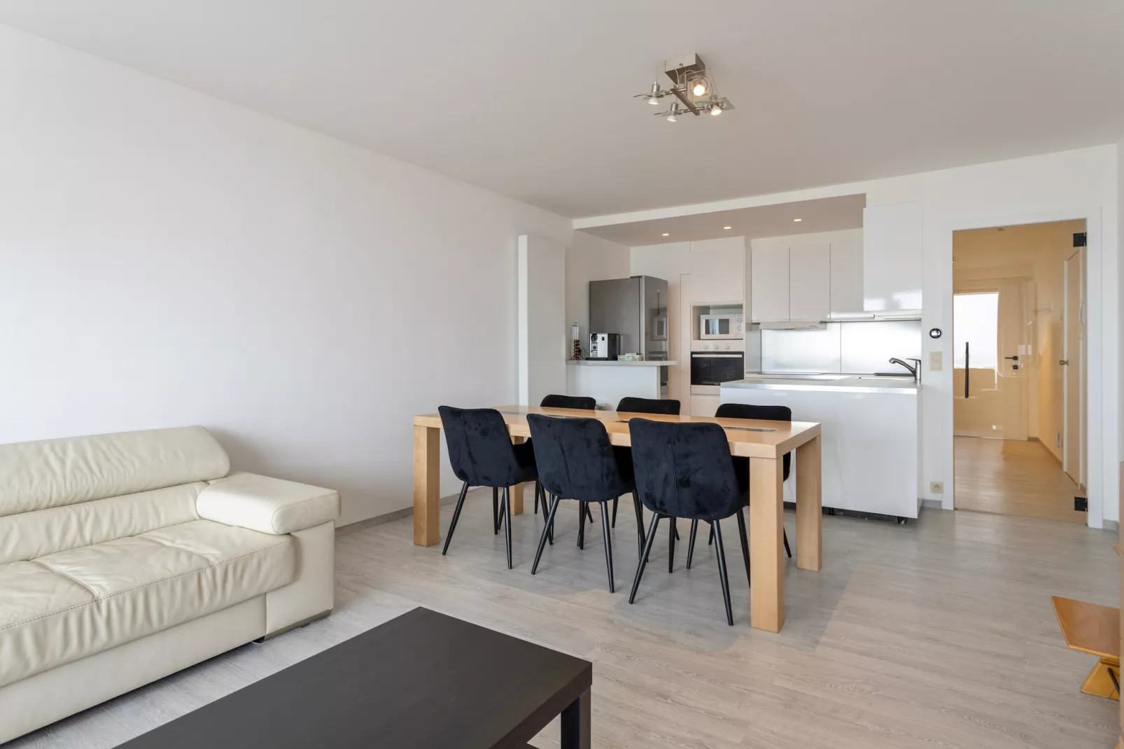 E0-Living room