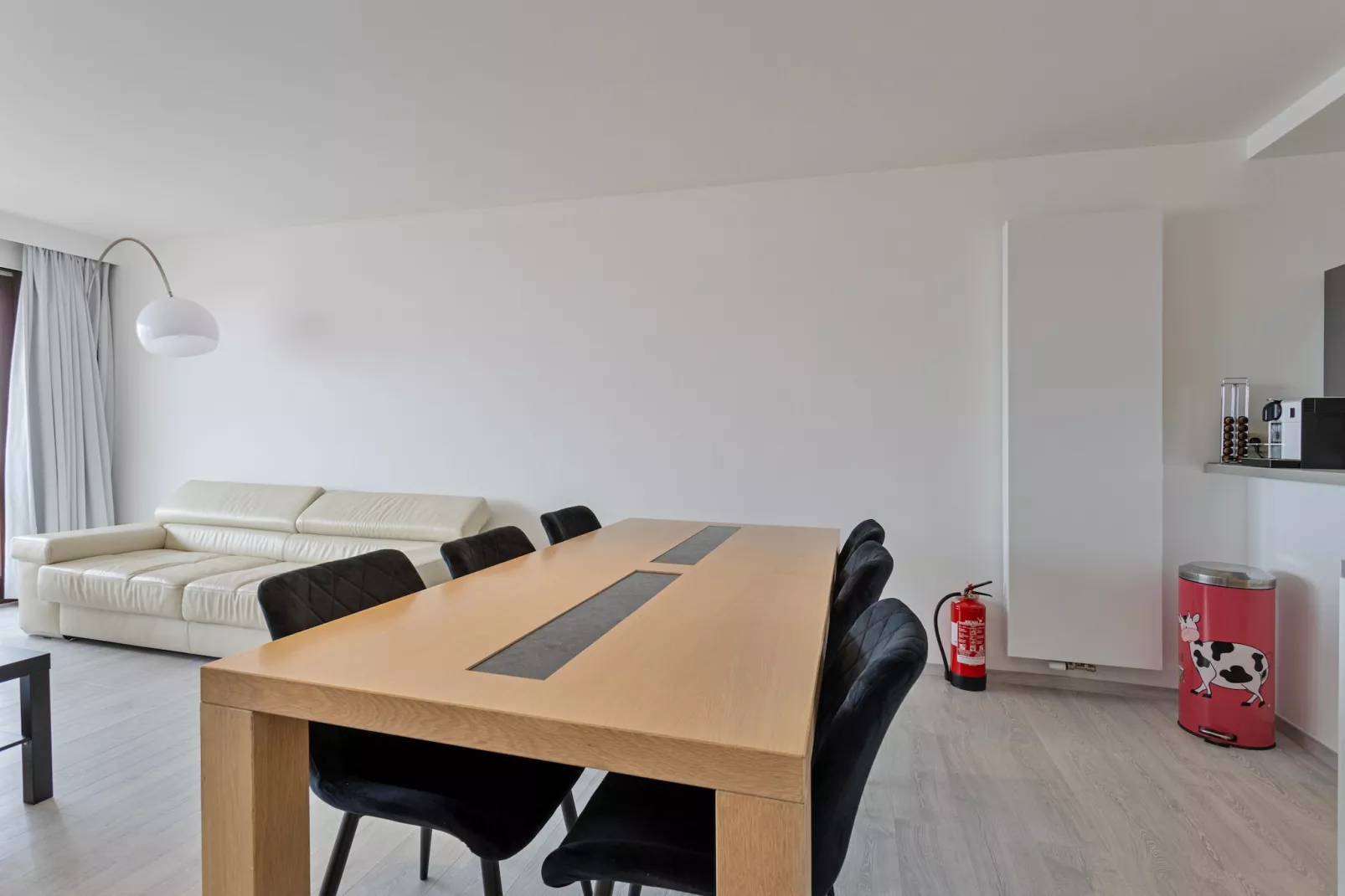 E0-Dining room