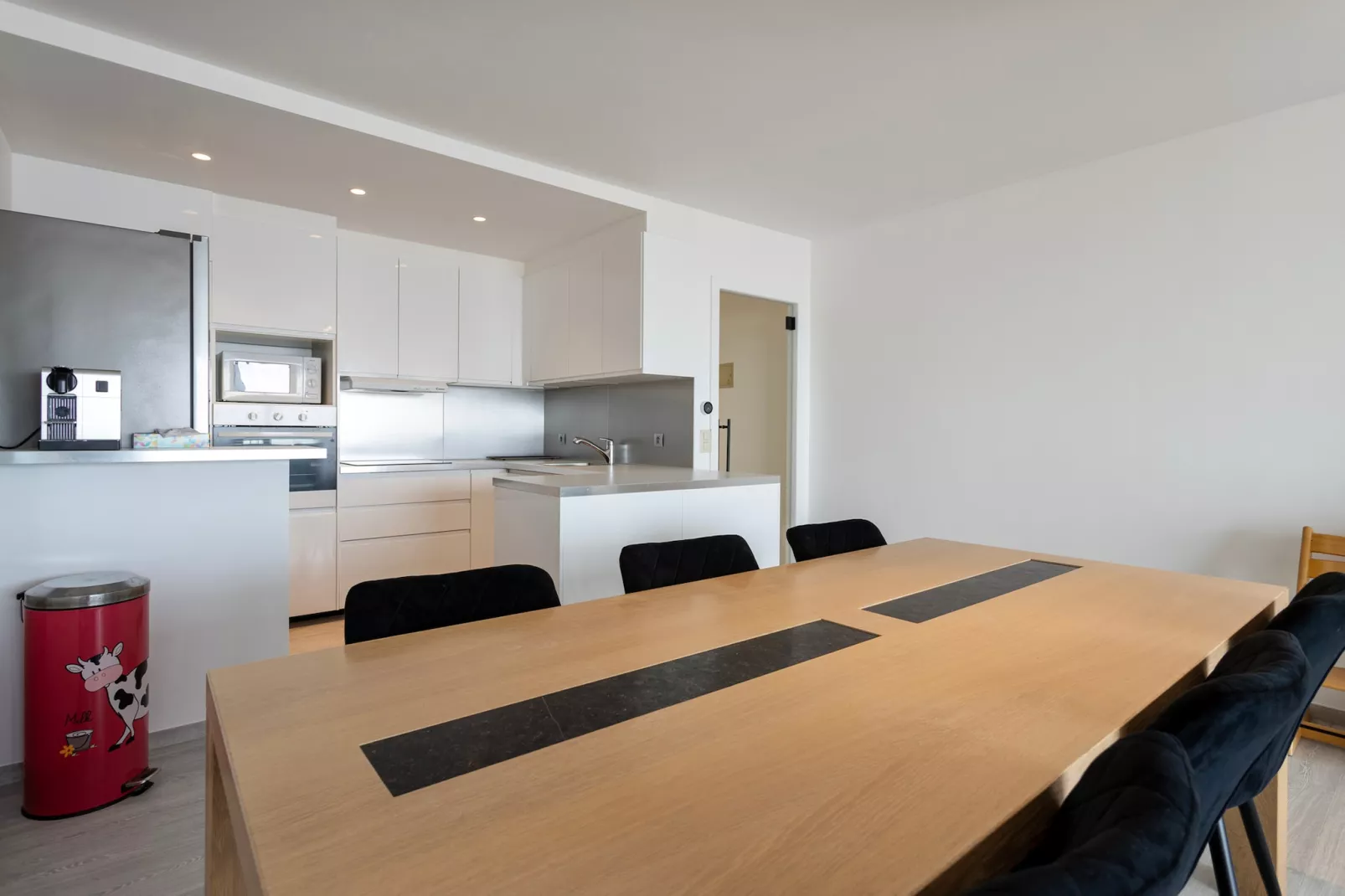E0-Dining room