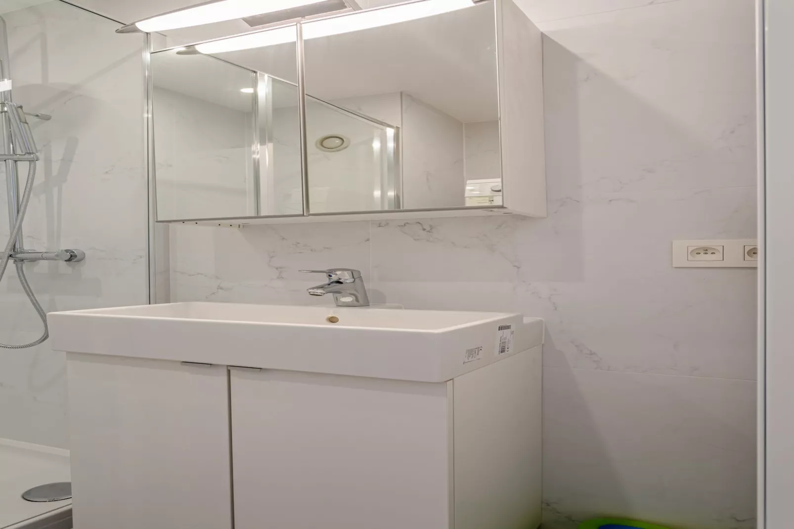 E0-Bathroom