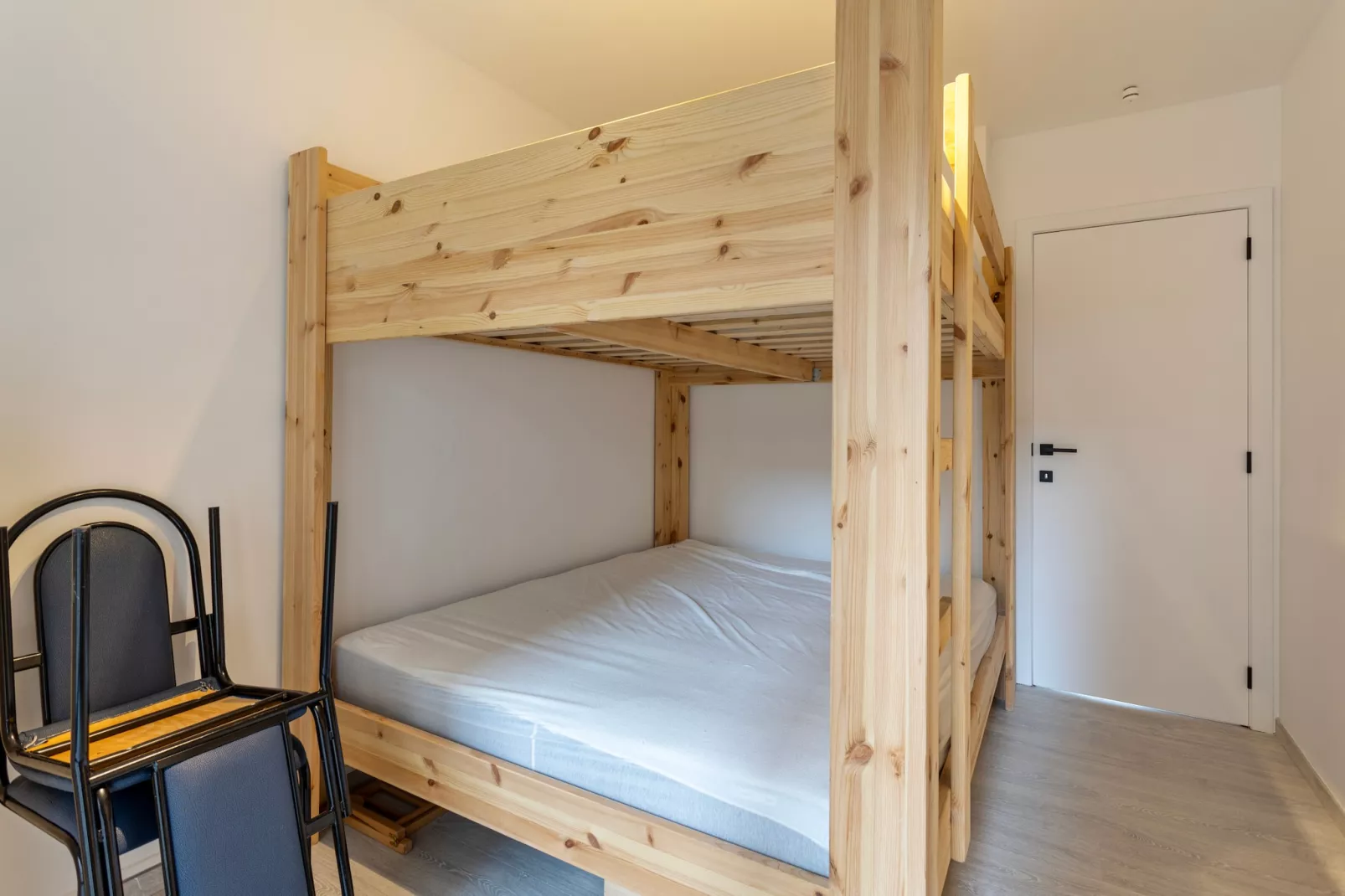 E0-Bedroom