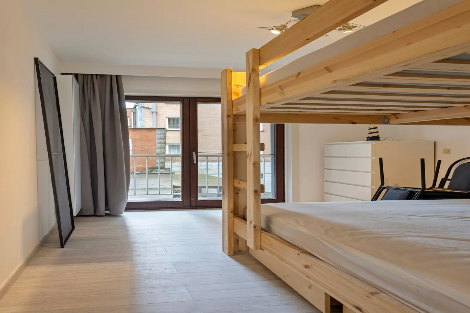 E0-Bedroom