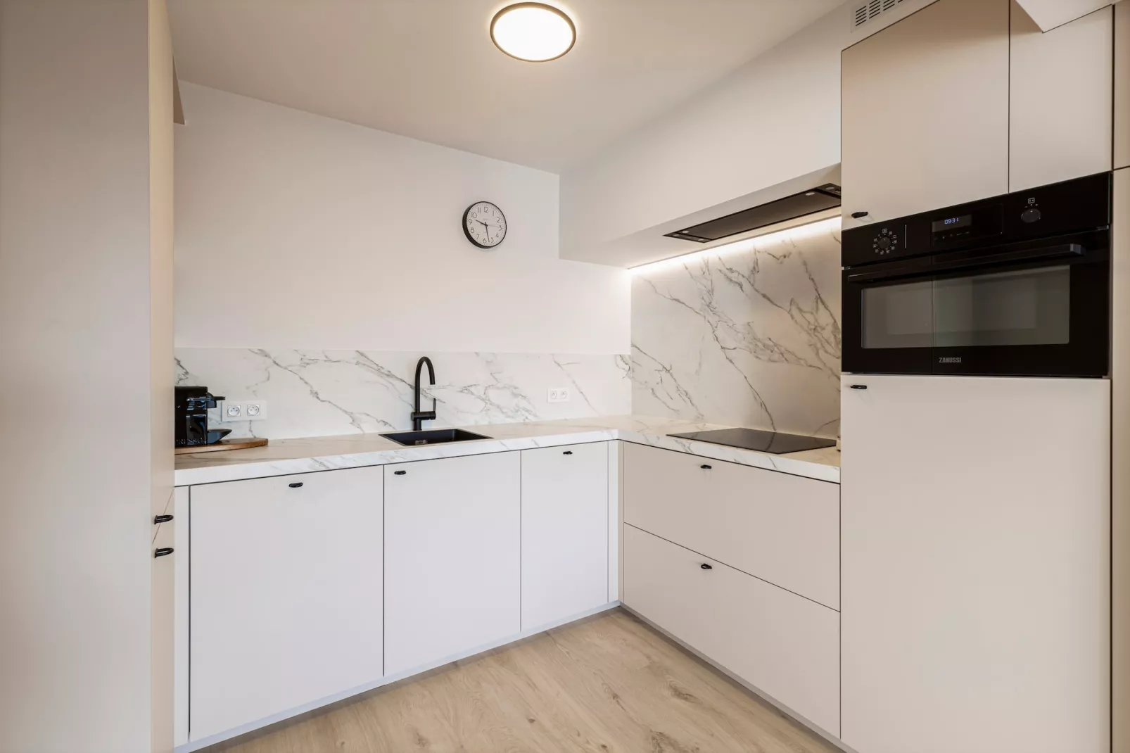 HARBOUR VIEW - 4B-Kitchen