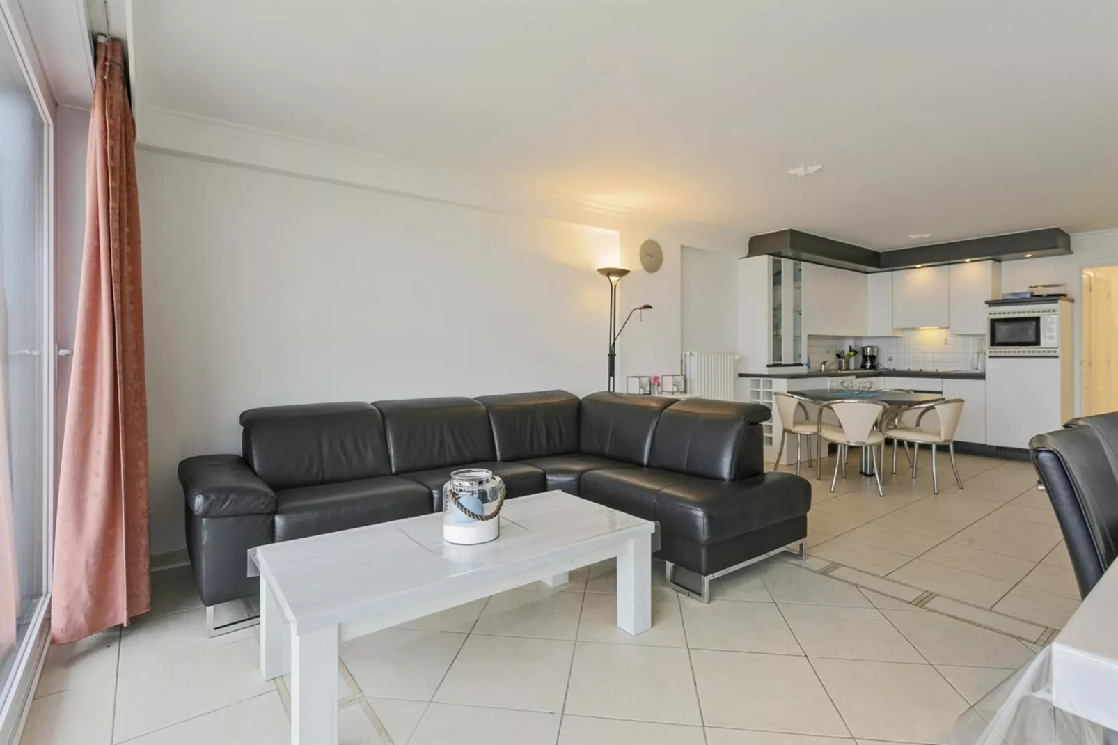 LUXBEACH - 7TH-Living room