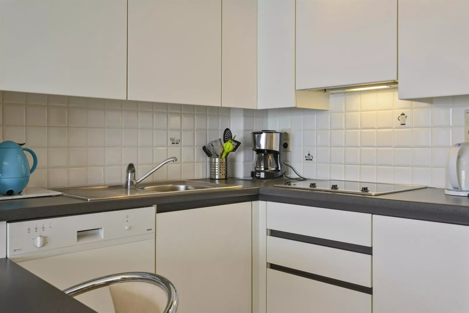 LUXBEACH - 7TH-Kitchen