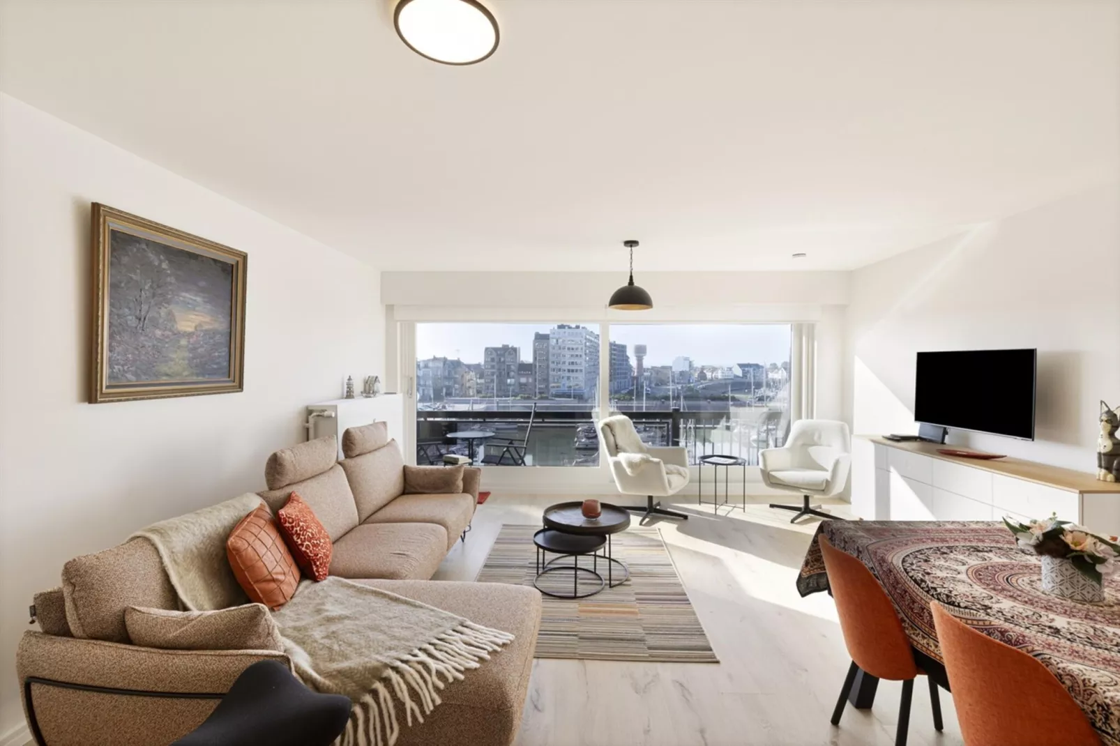 HARBOUR VIEW - 4B-Living room