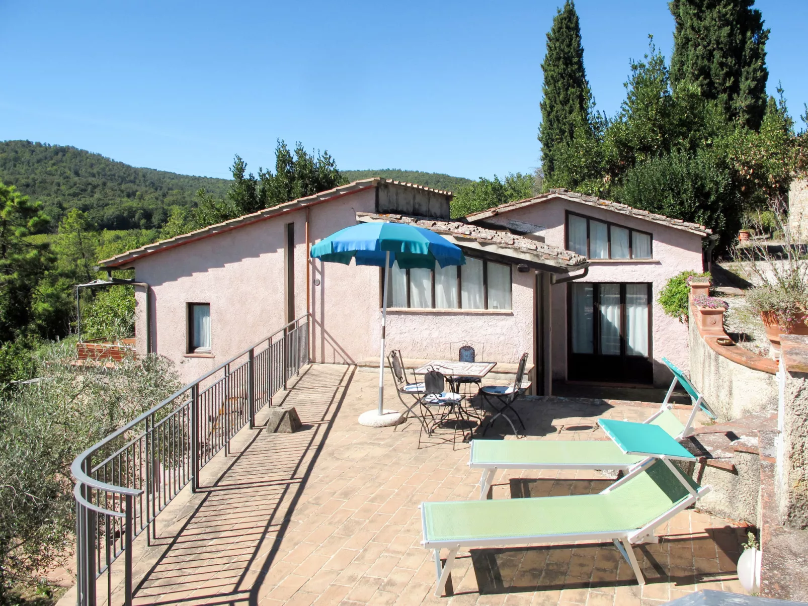 Le Sodole - Papavero e Pervinca-Outside