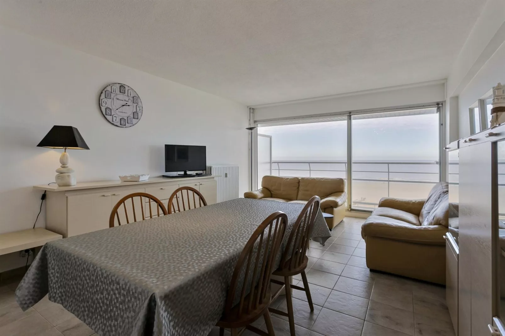 WESTCLIFF - 5A-Living room