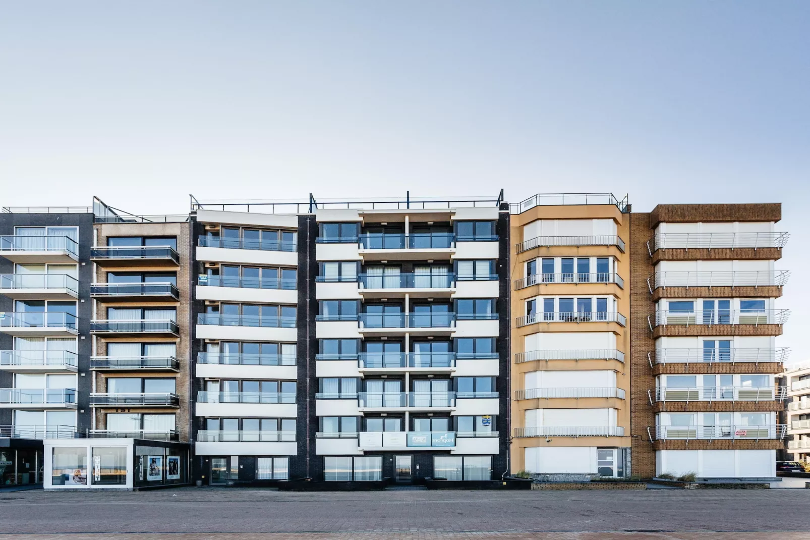 Winoc 402-Exterior summer