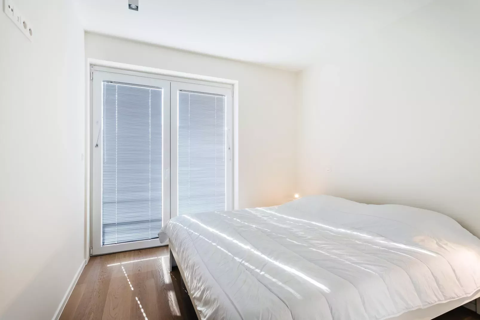 Winoc 402-Bedroom