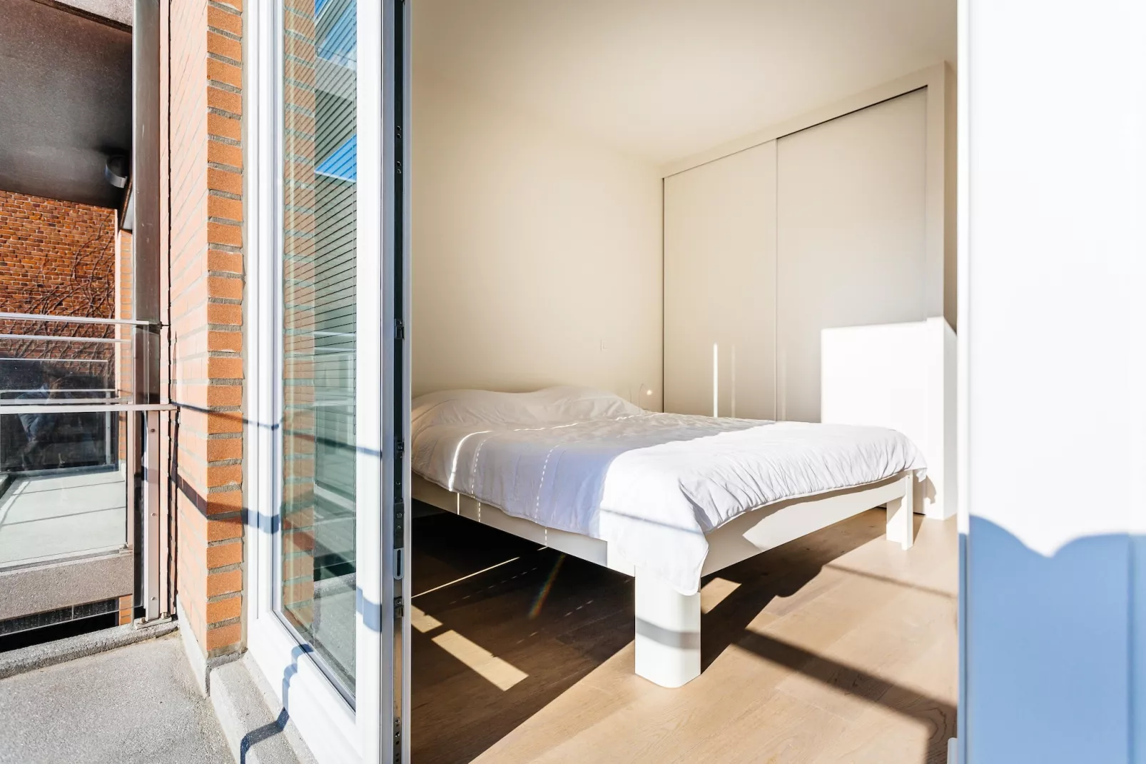 Winoc 402-Bedroom