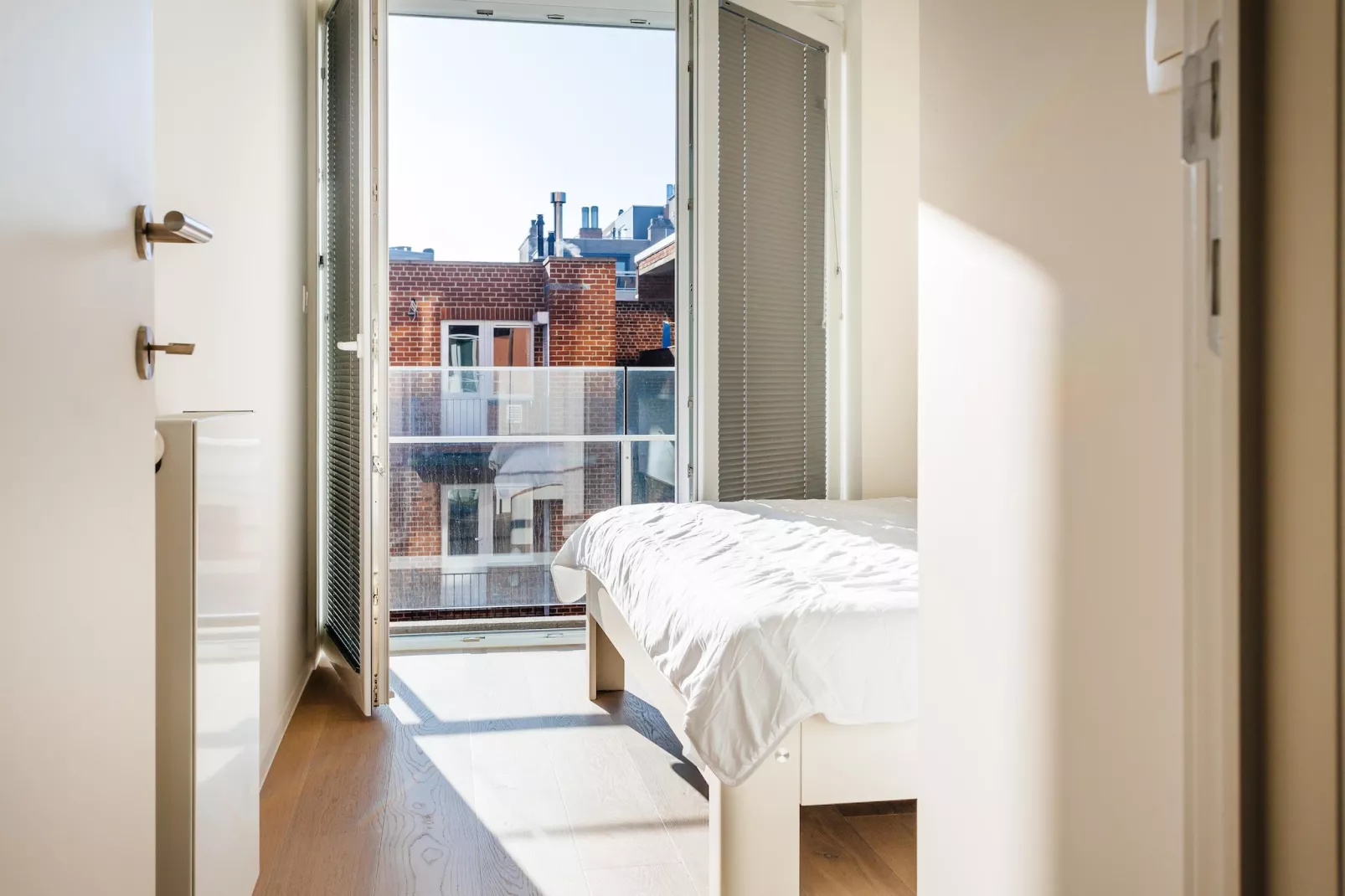 Winoc 402-Bedroom