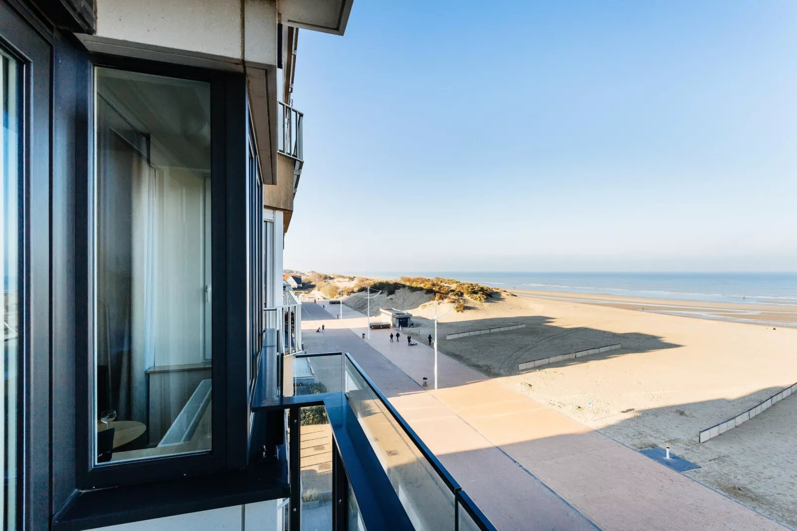 Winoc 402-Terrace balcony