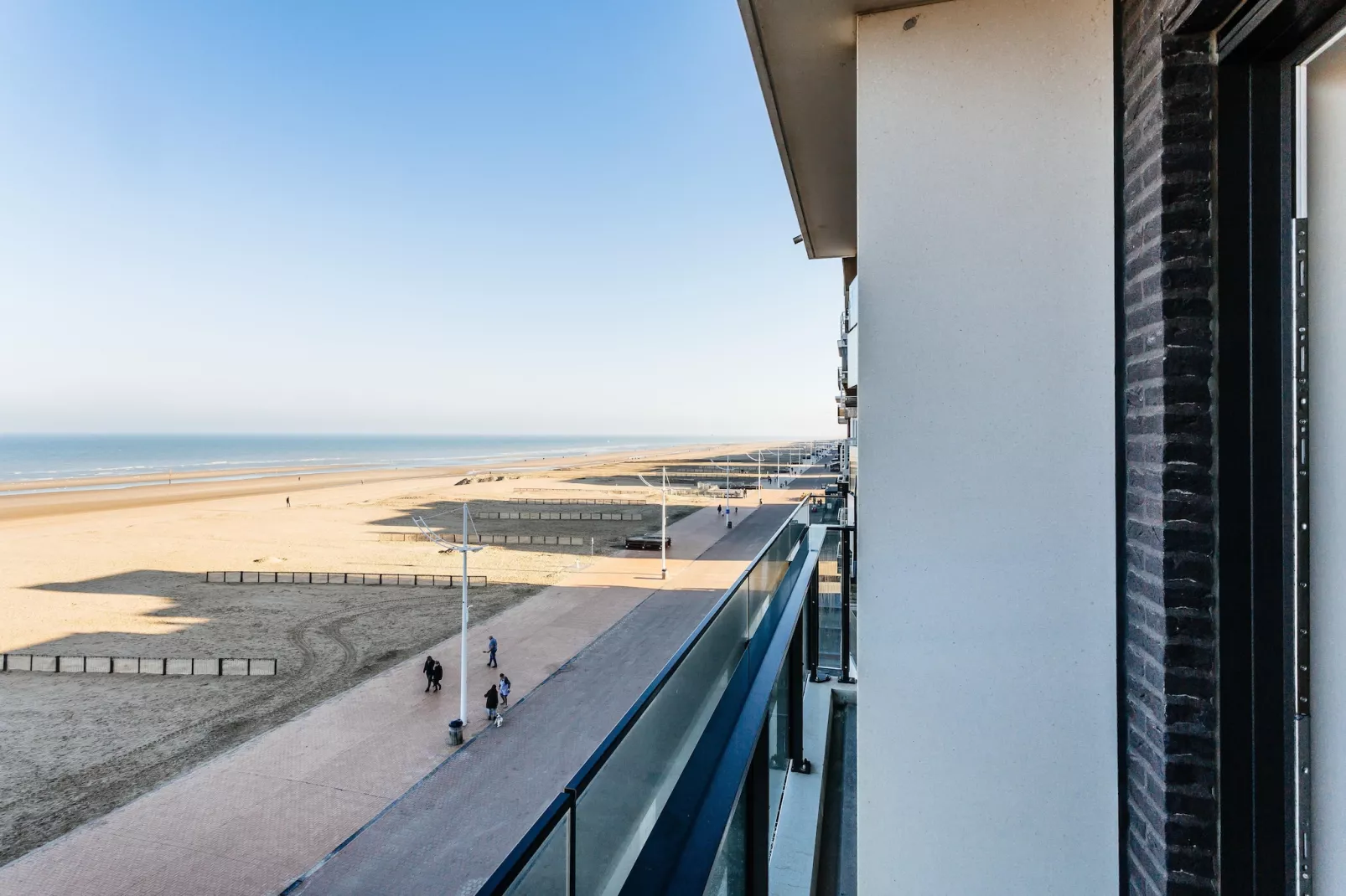 Winoc 402-Terrace balcony