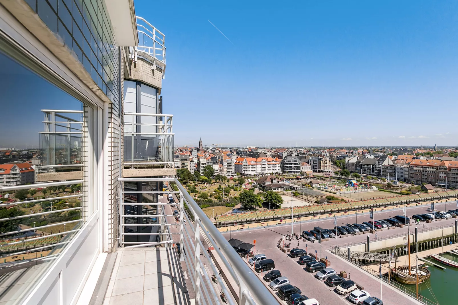 YACHTING - 9TH-Terrace balcony