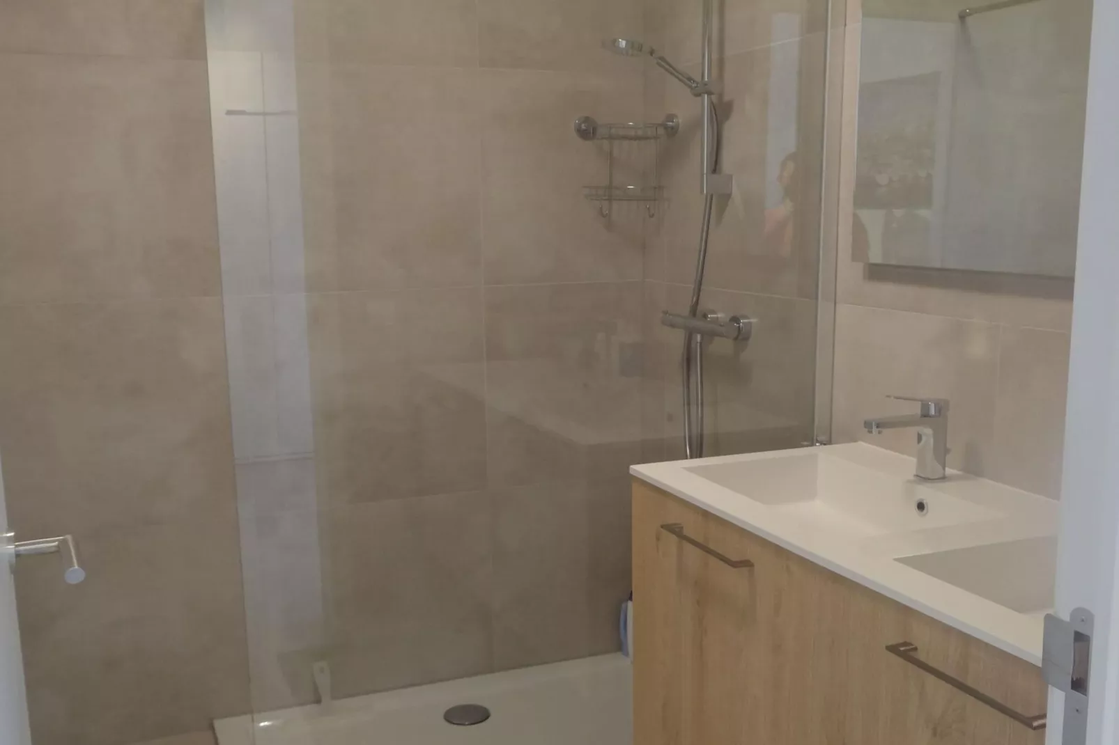 KARTHUIZER E1 0203PK-Bathroom