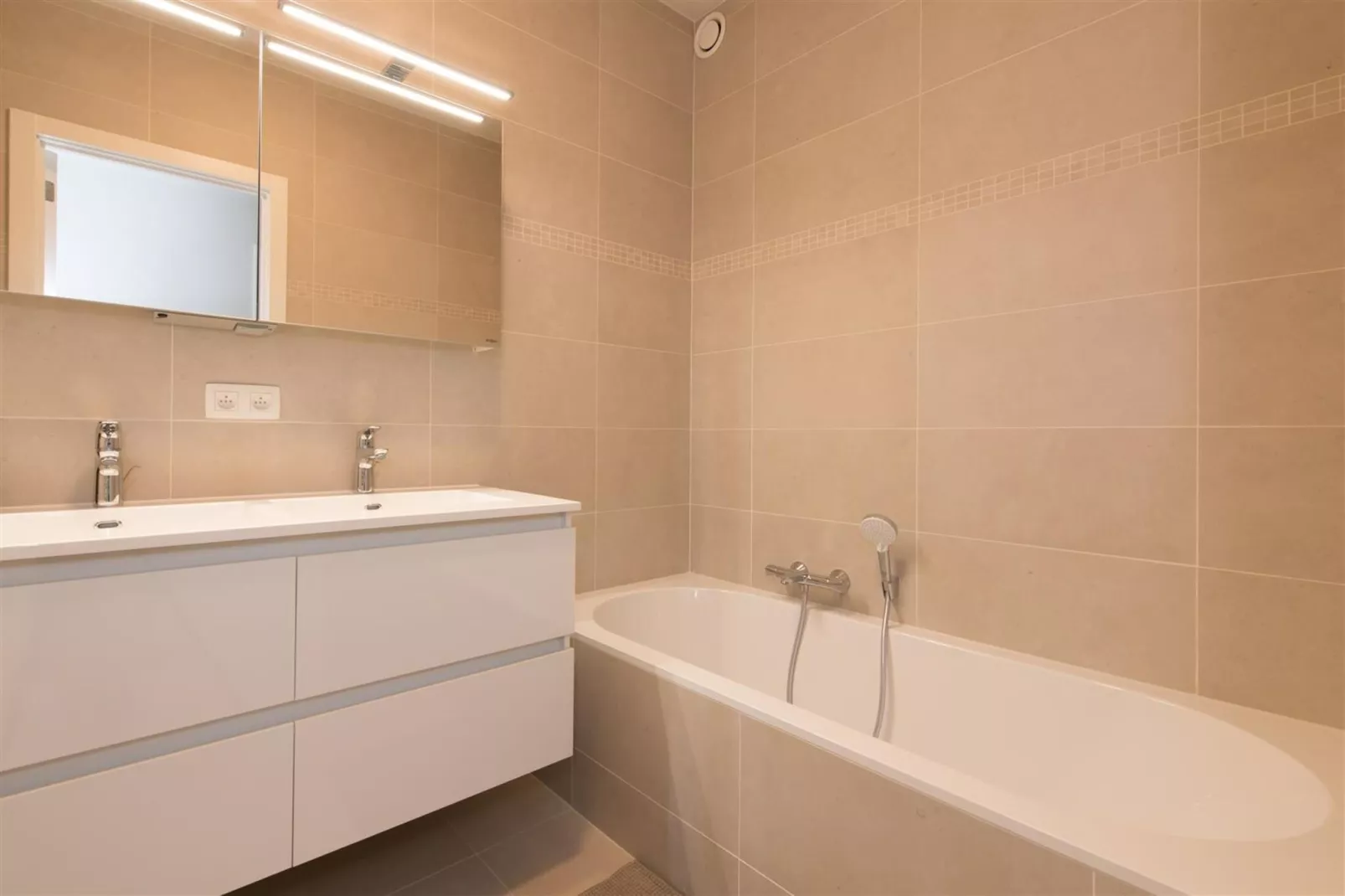 The Waves Sea-Bathroom